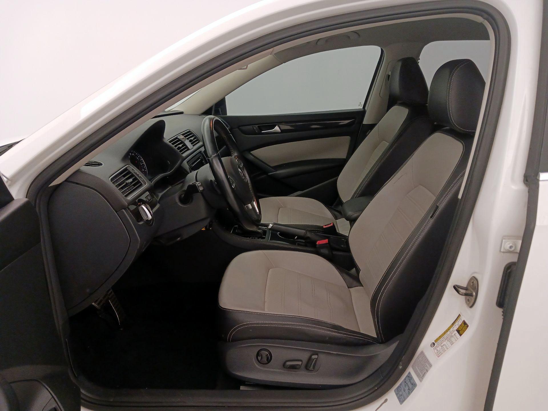 Thumbnail: 2015 Volkswagen Passat - 11