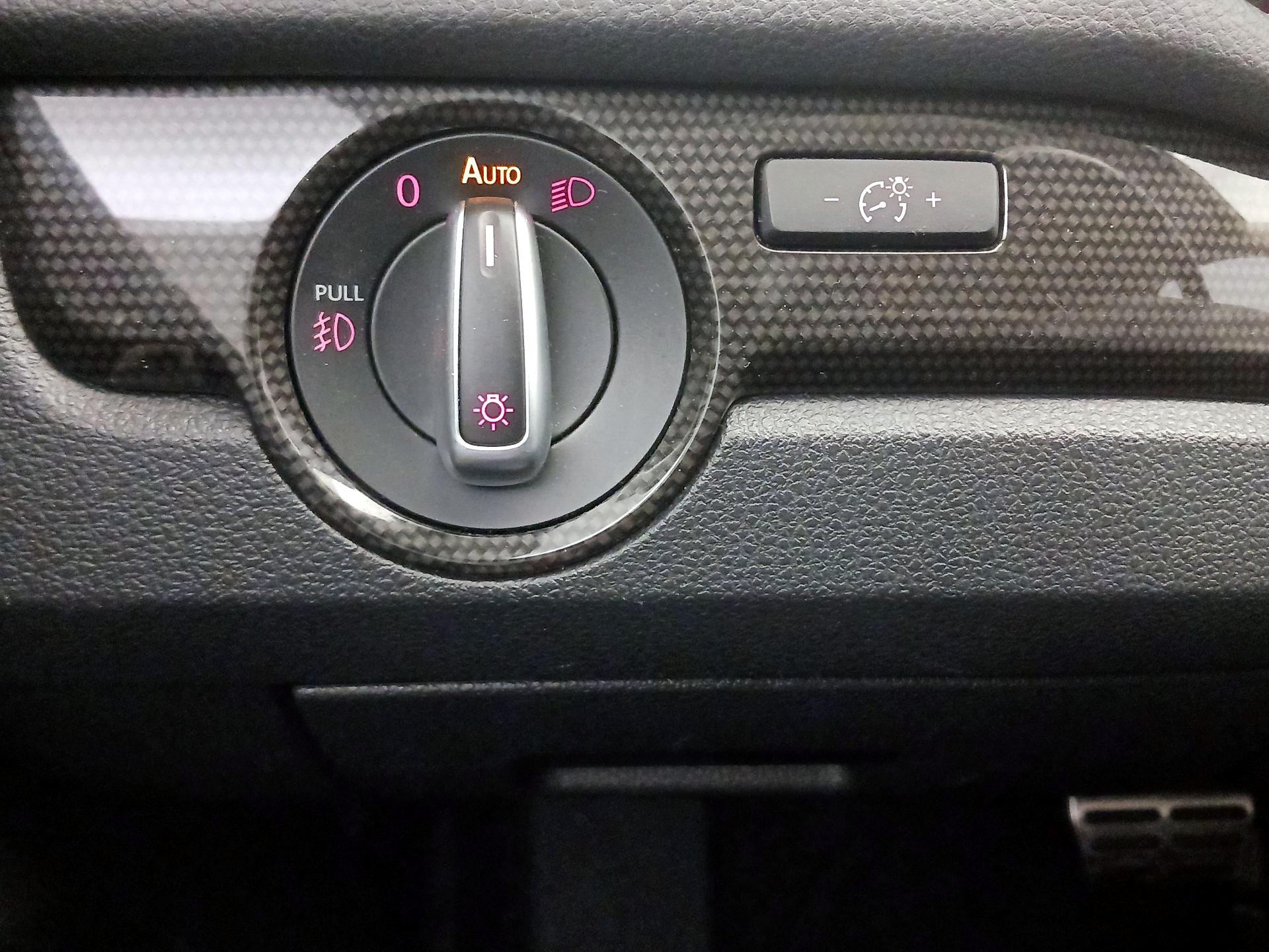Thumbnail: 2015 Volkswagen Passat - 13