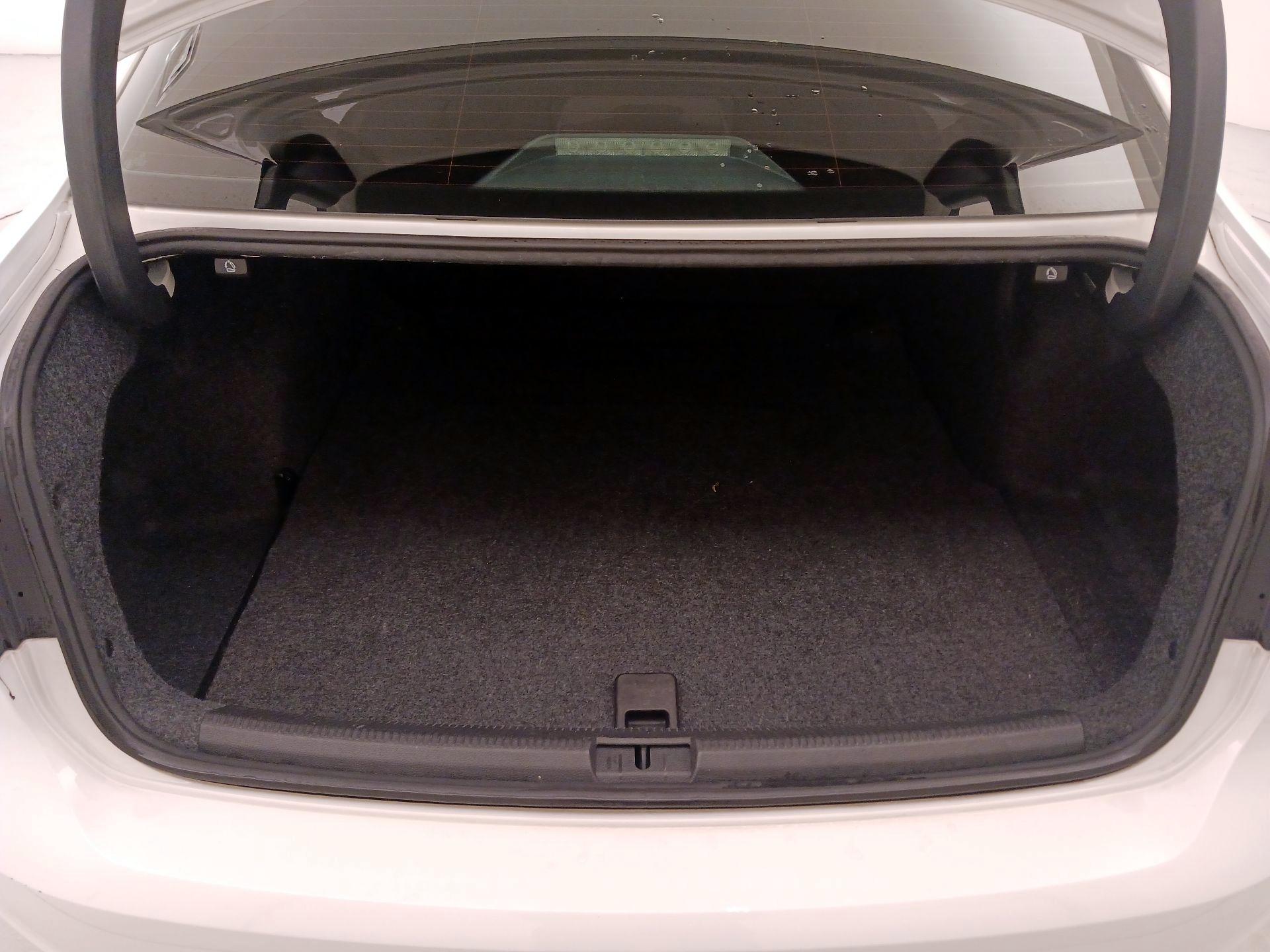 Thumbnail: 2015 Volkswagen Passat - 20