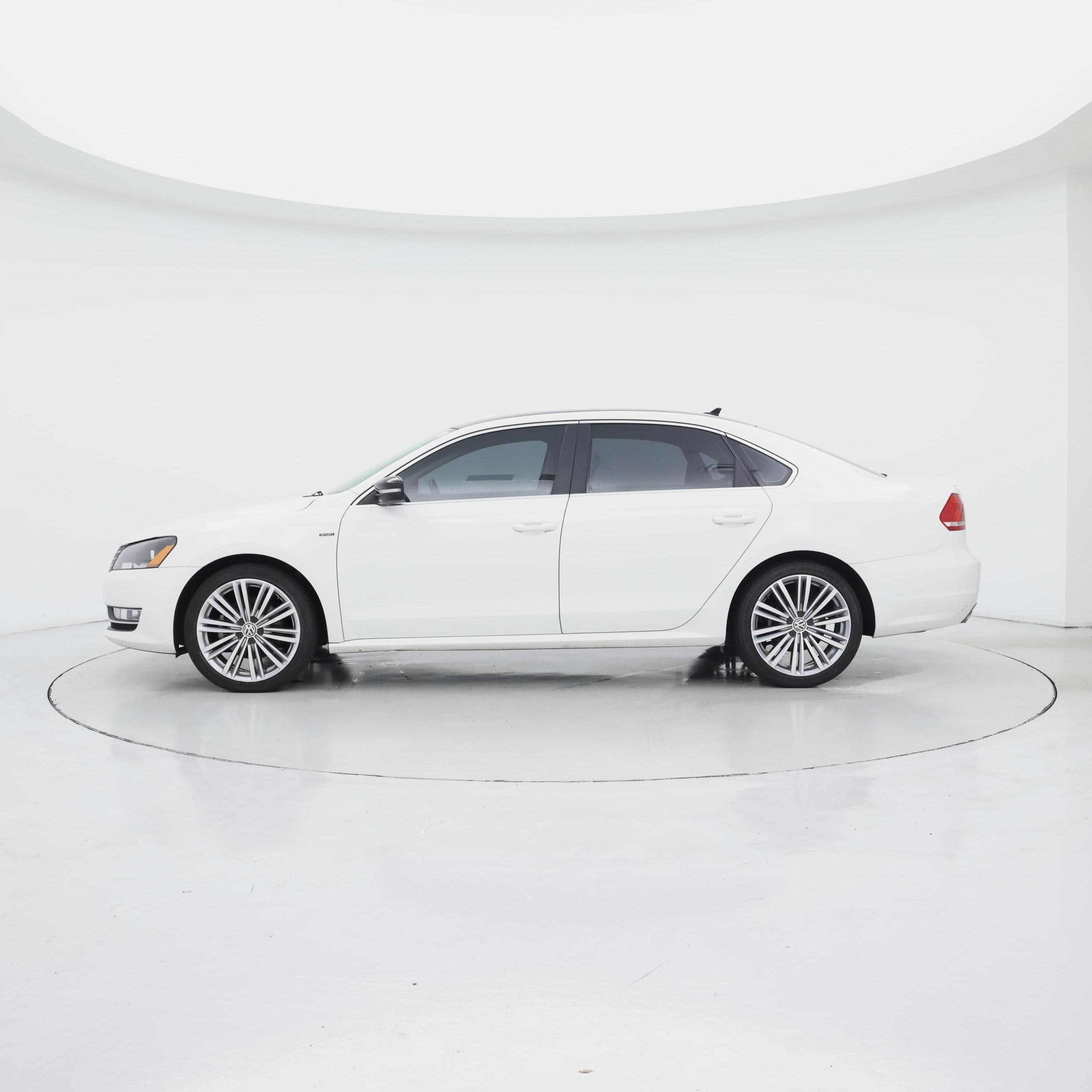 Thumbnail: 2015 Volkswagen Passat - 3