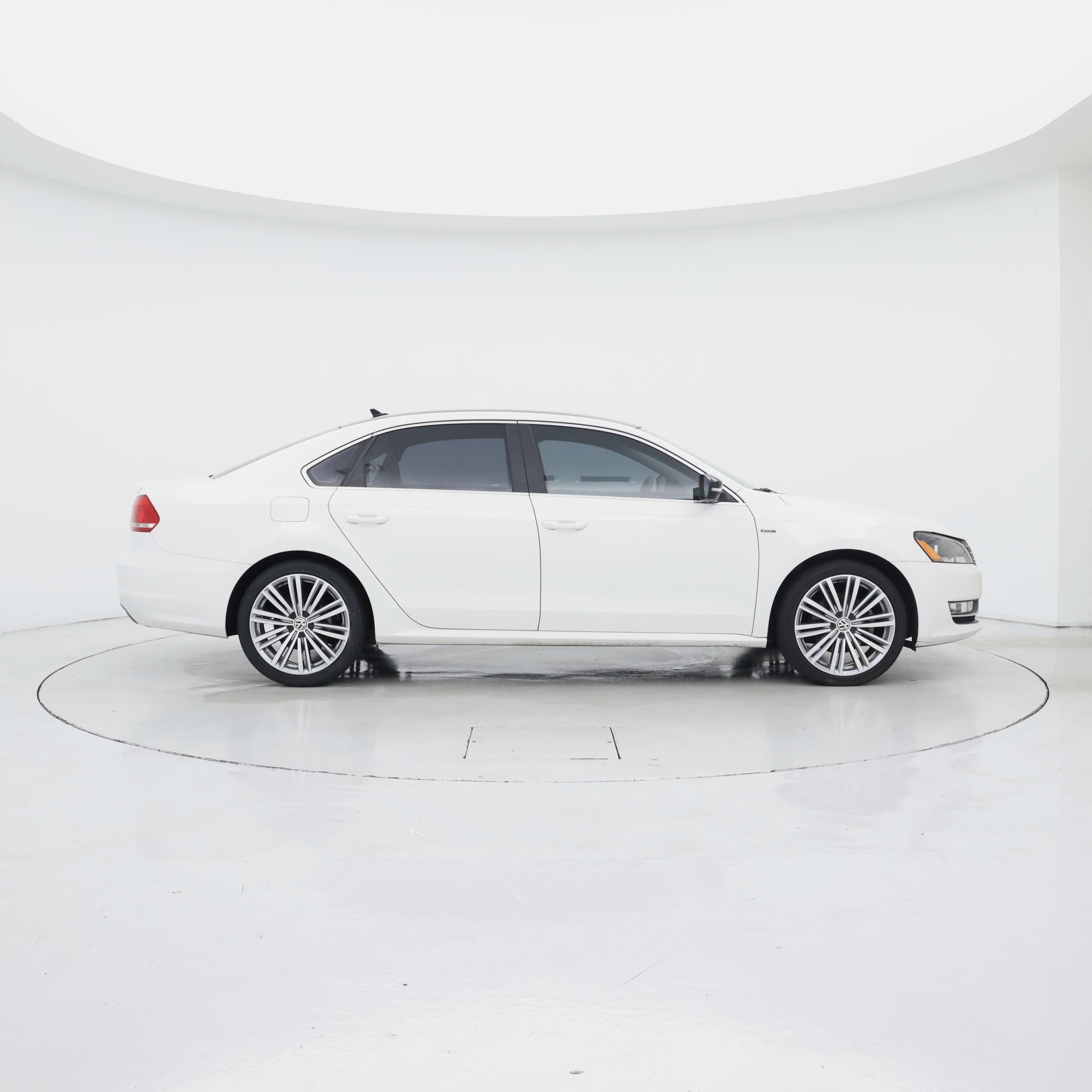 Thumbnail: 2015 Volkswagen Passat - 7