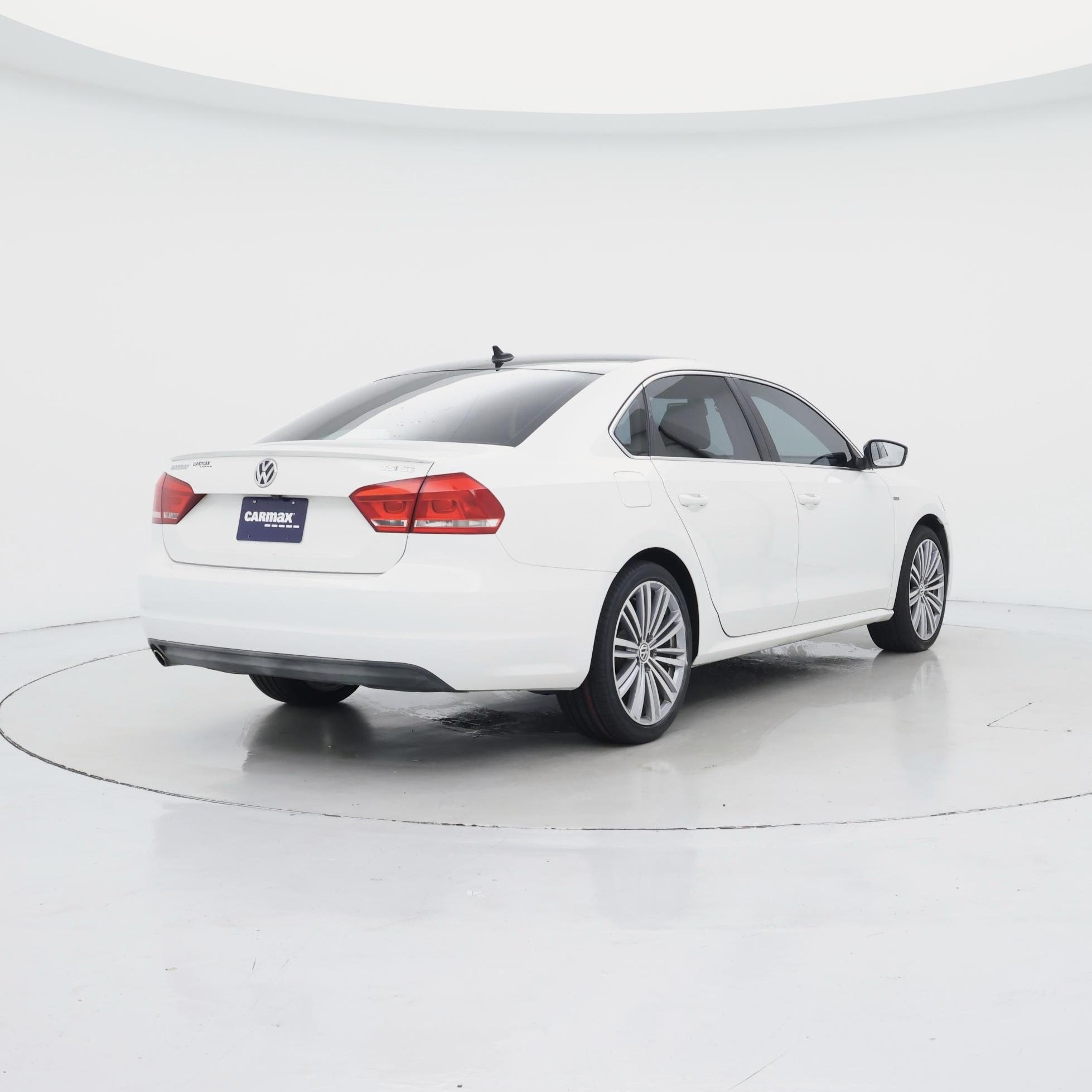 Thumbnail: 2015 Volkswagen Passat - 8