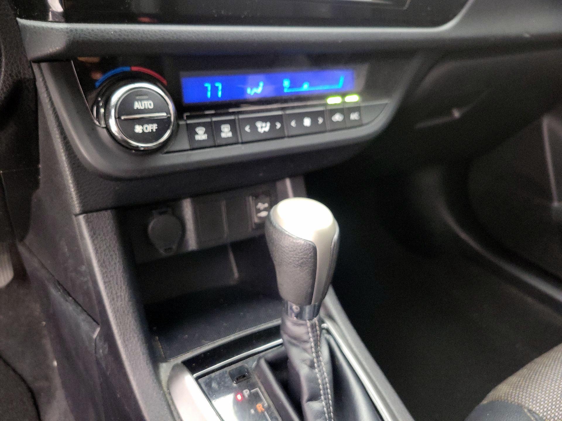 Thumbnail: 2014 Toyota Corolla - 16