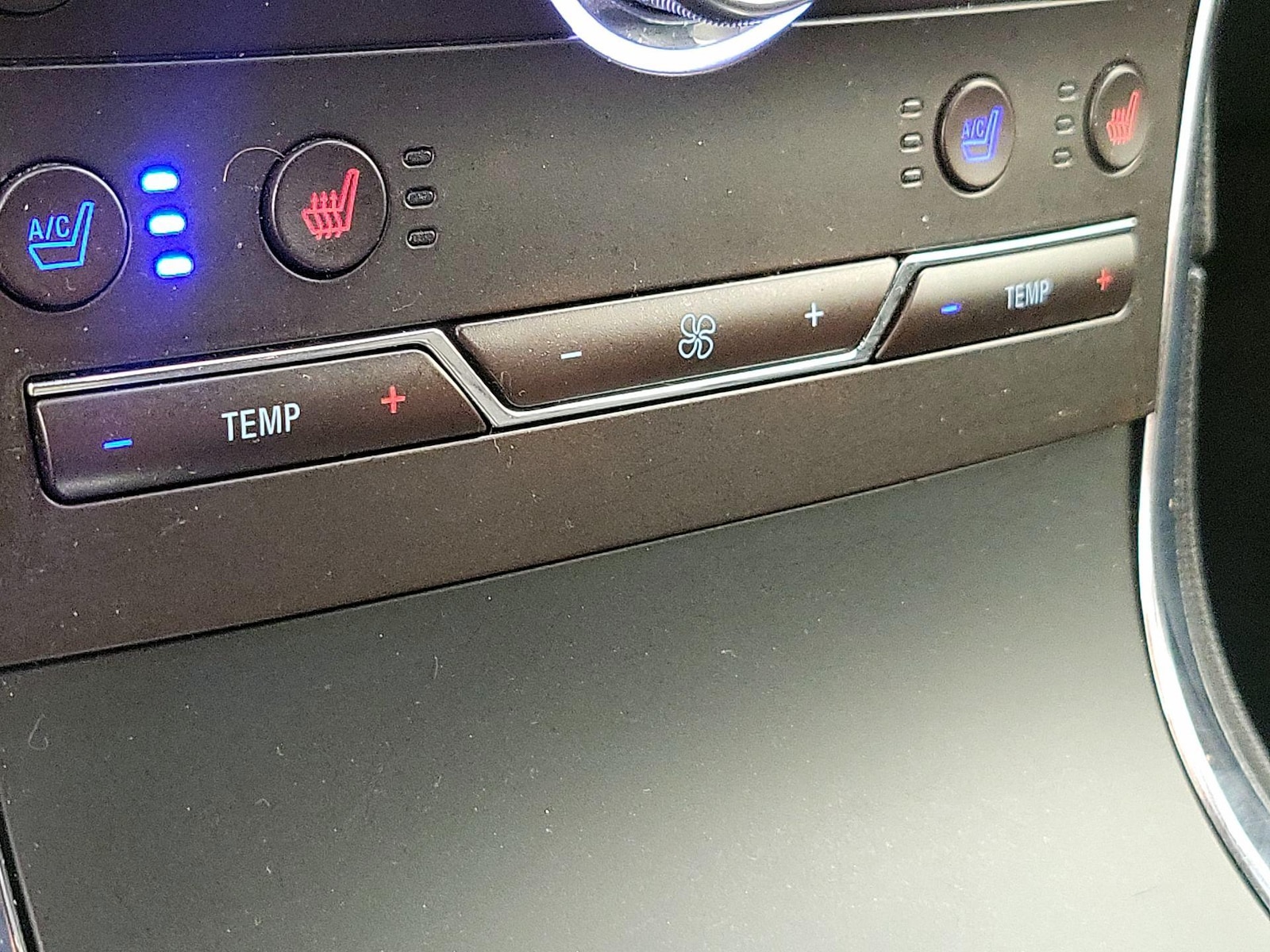 2020 Ford Edge Titanium - Photo 18