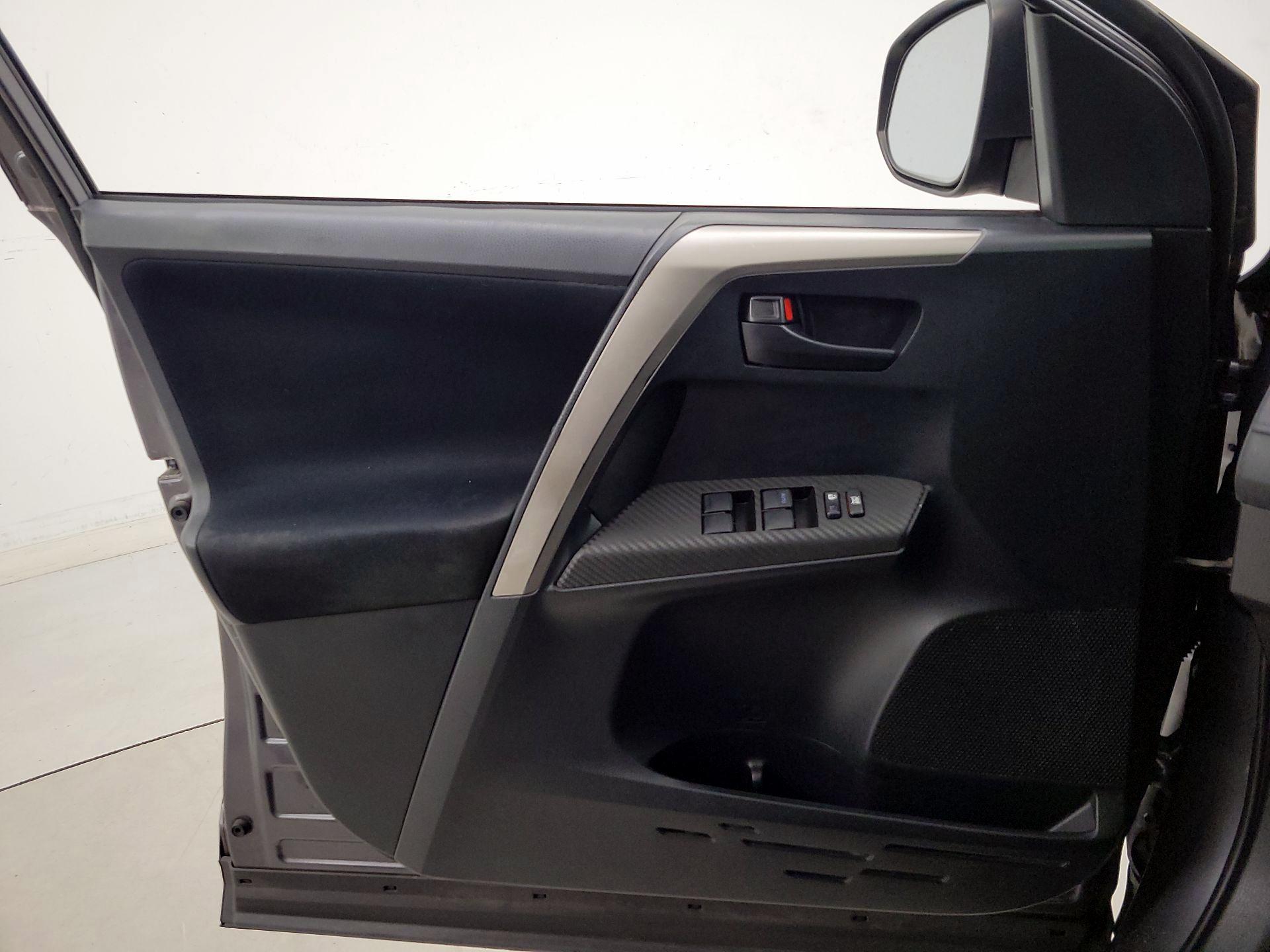 Thumbnail: 2015 Toyota RAV4 - 12