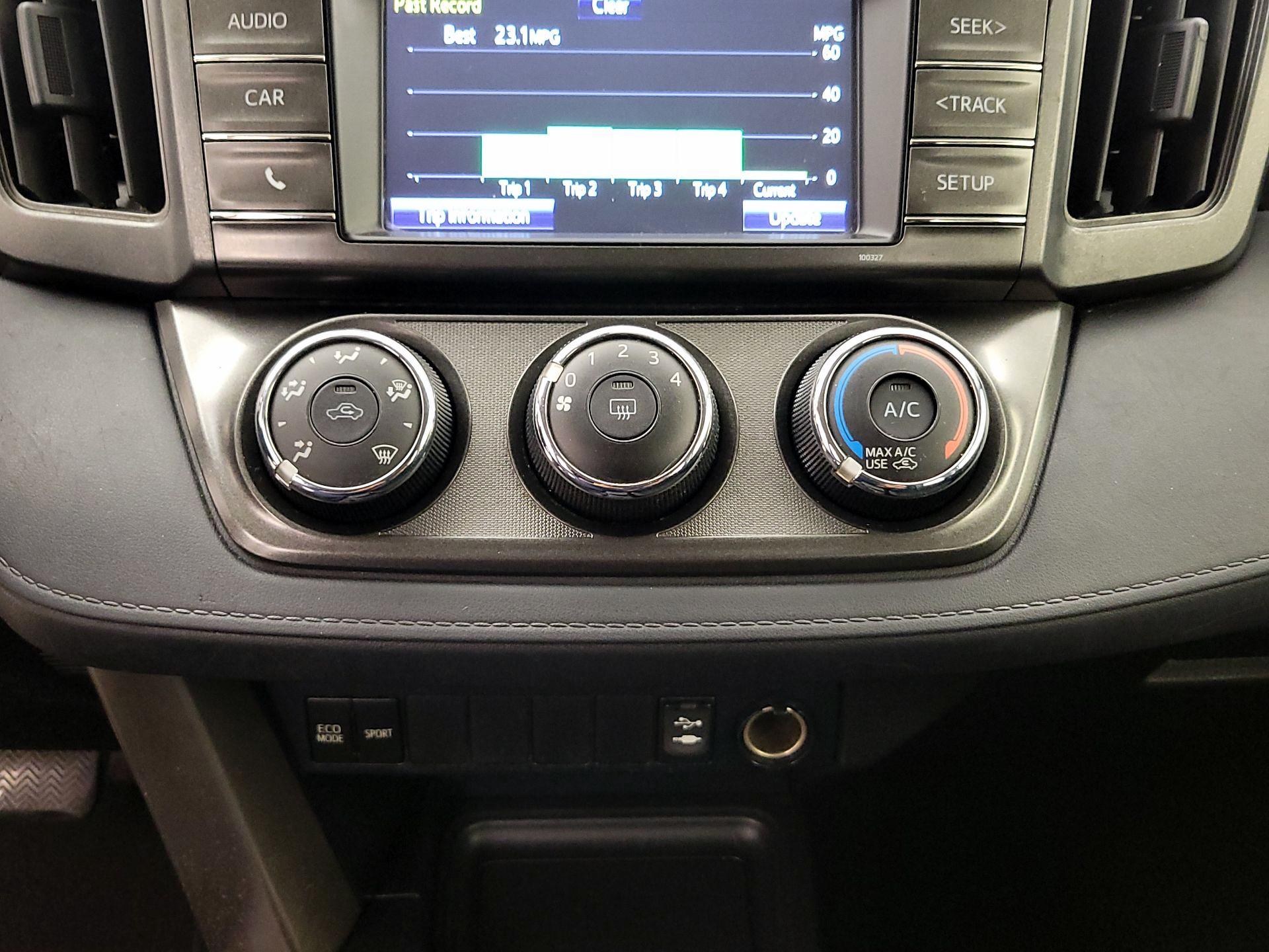 Thumbnail: 2015 Toyota RAV4 - 16