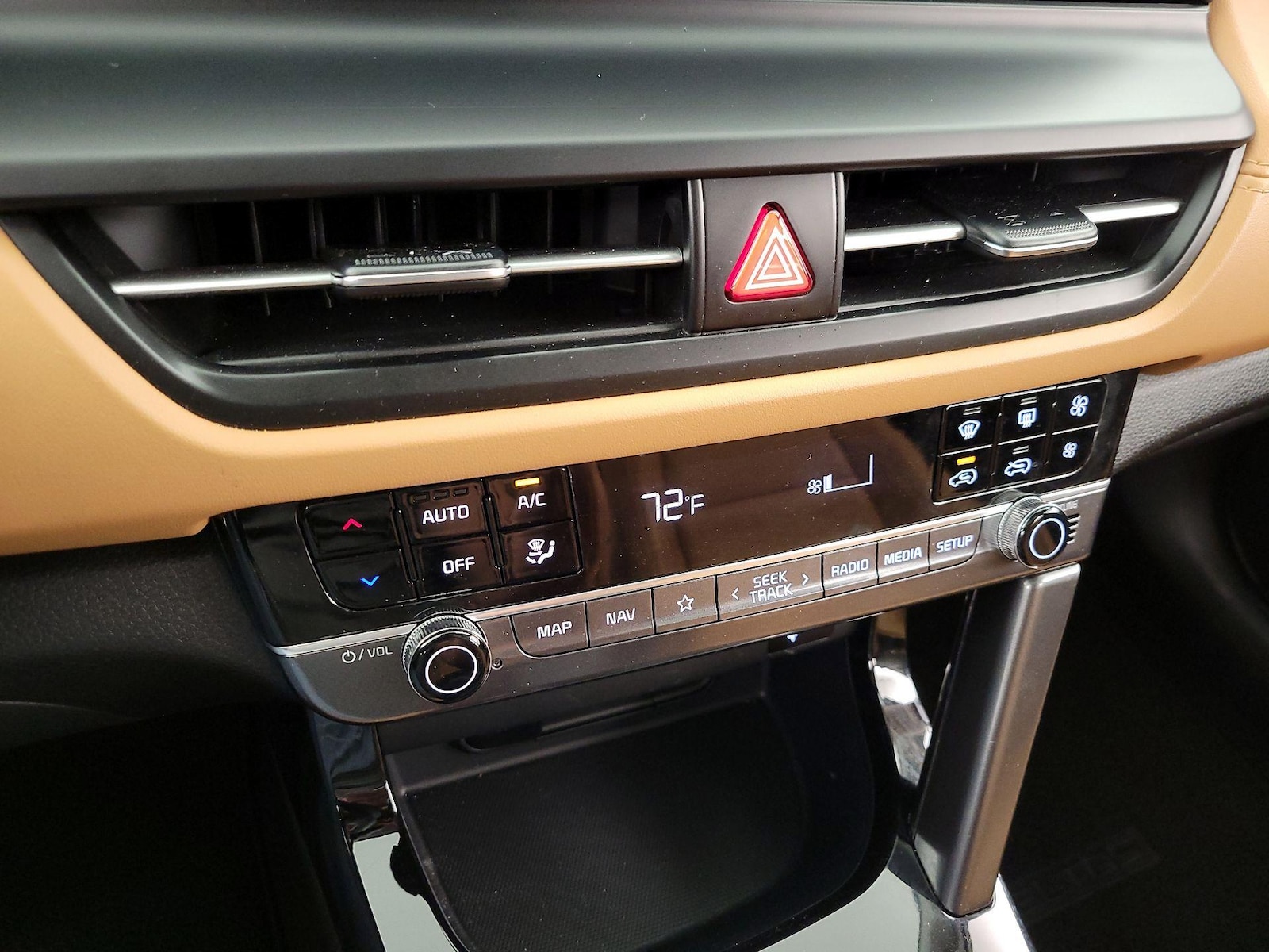 2025 Kia Seltos EX - Photo 18