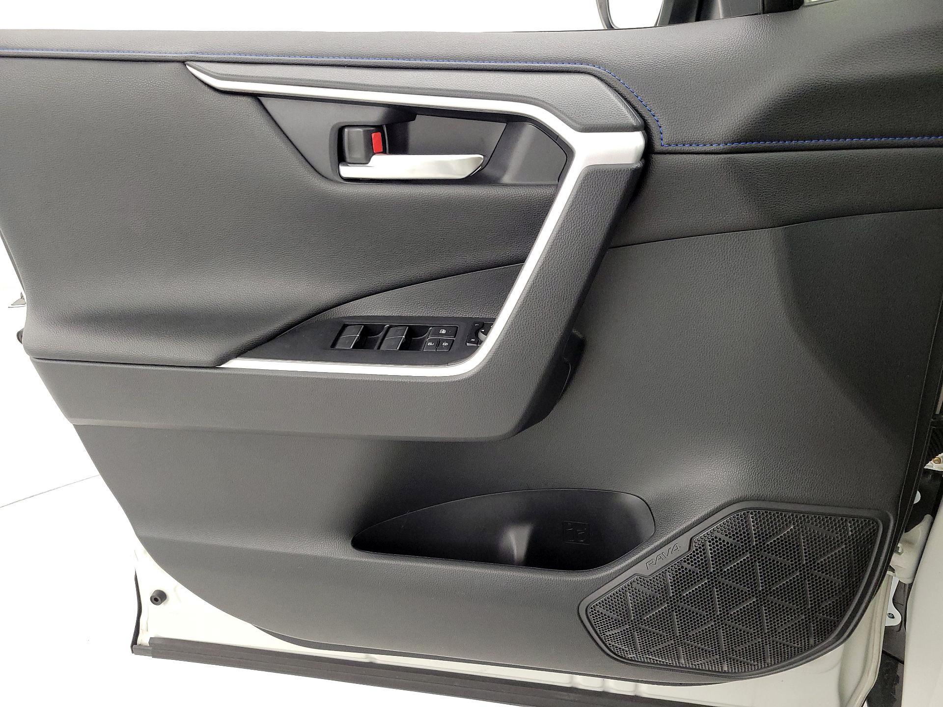 Thumbnail: 2022 Toyota RAV4 - 12