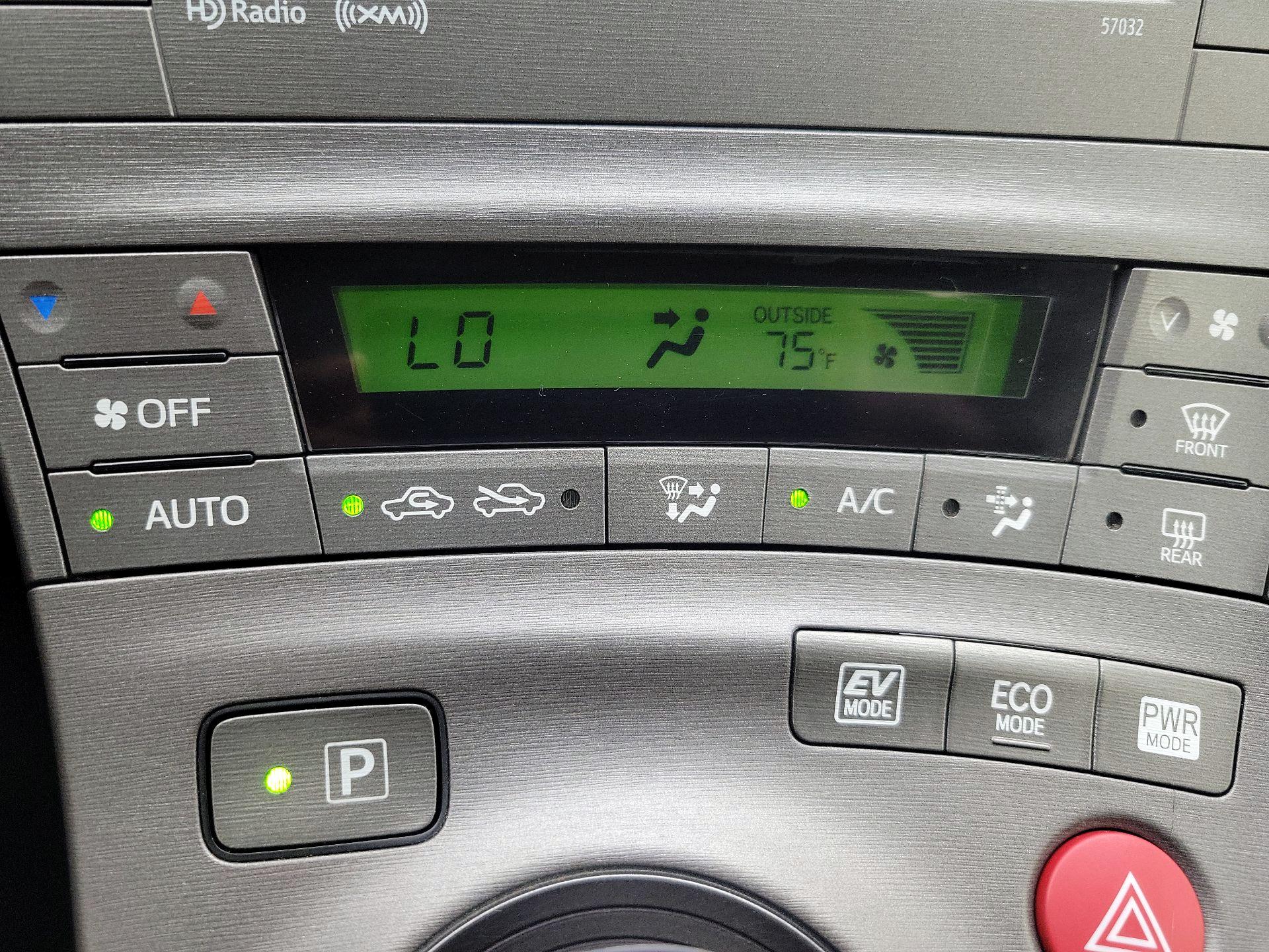 Thumbnail: 2015 Toyota Prius - 16