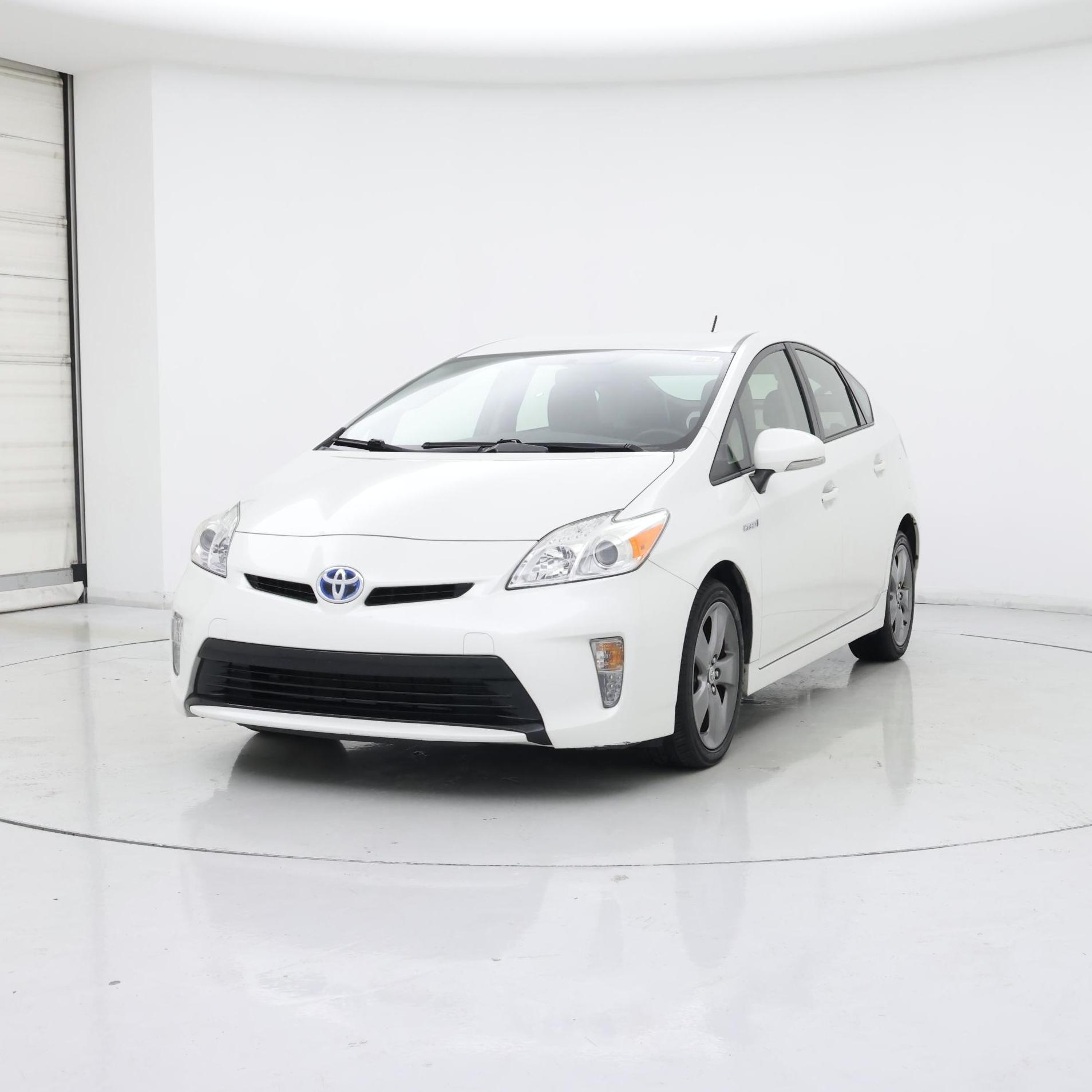 Thumbnail: 2015 Toyota Prius - 4