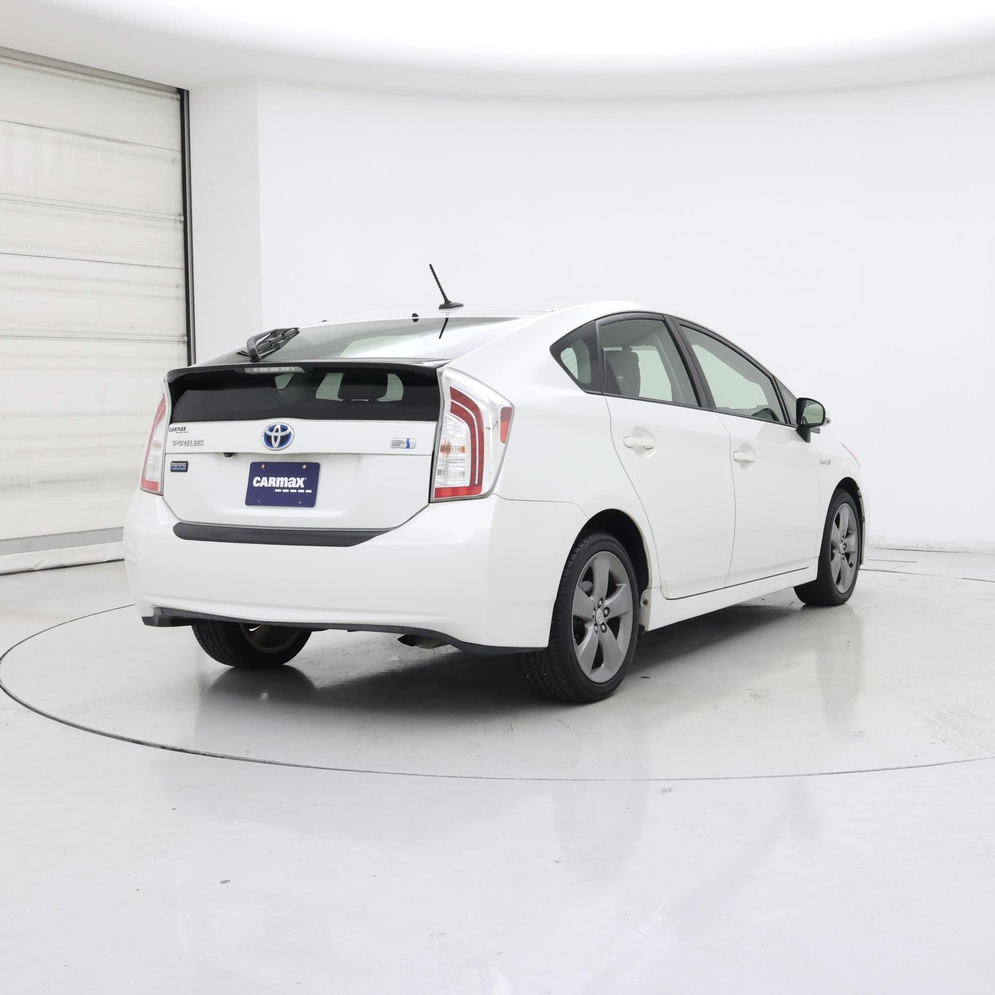 Thumbnail: 2015 Toyota Prius - 8