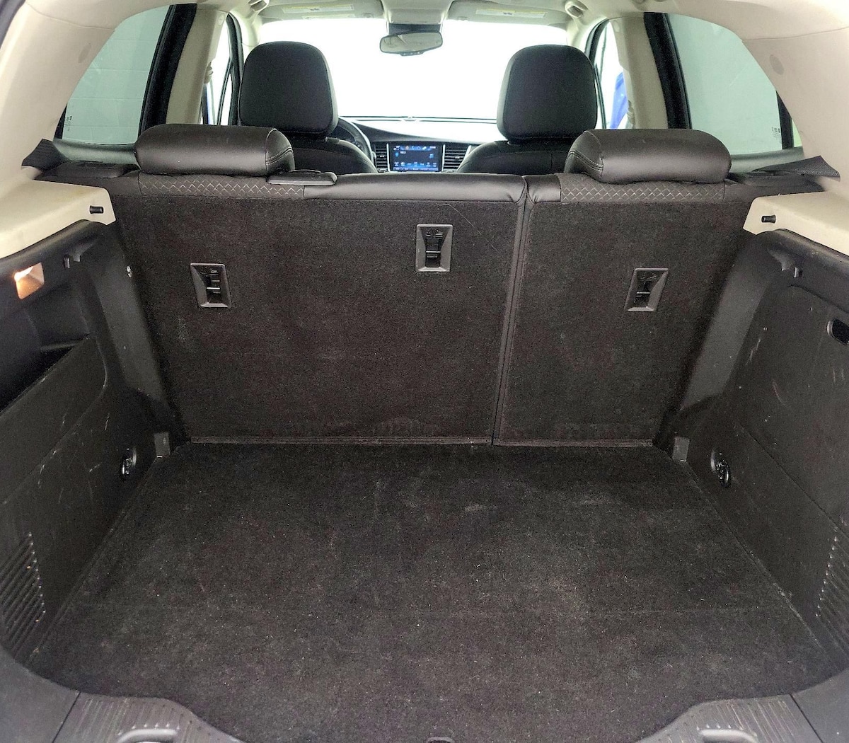 Trunk/Cargo (Seats Up)