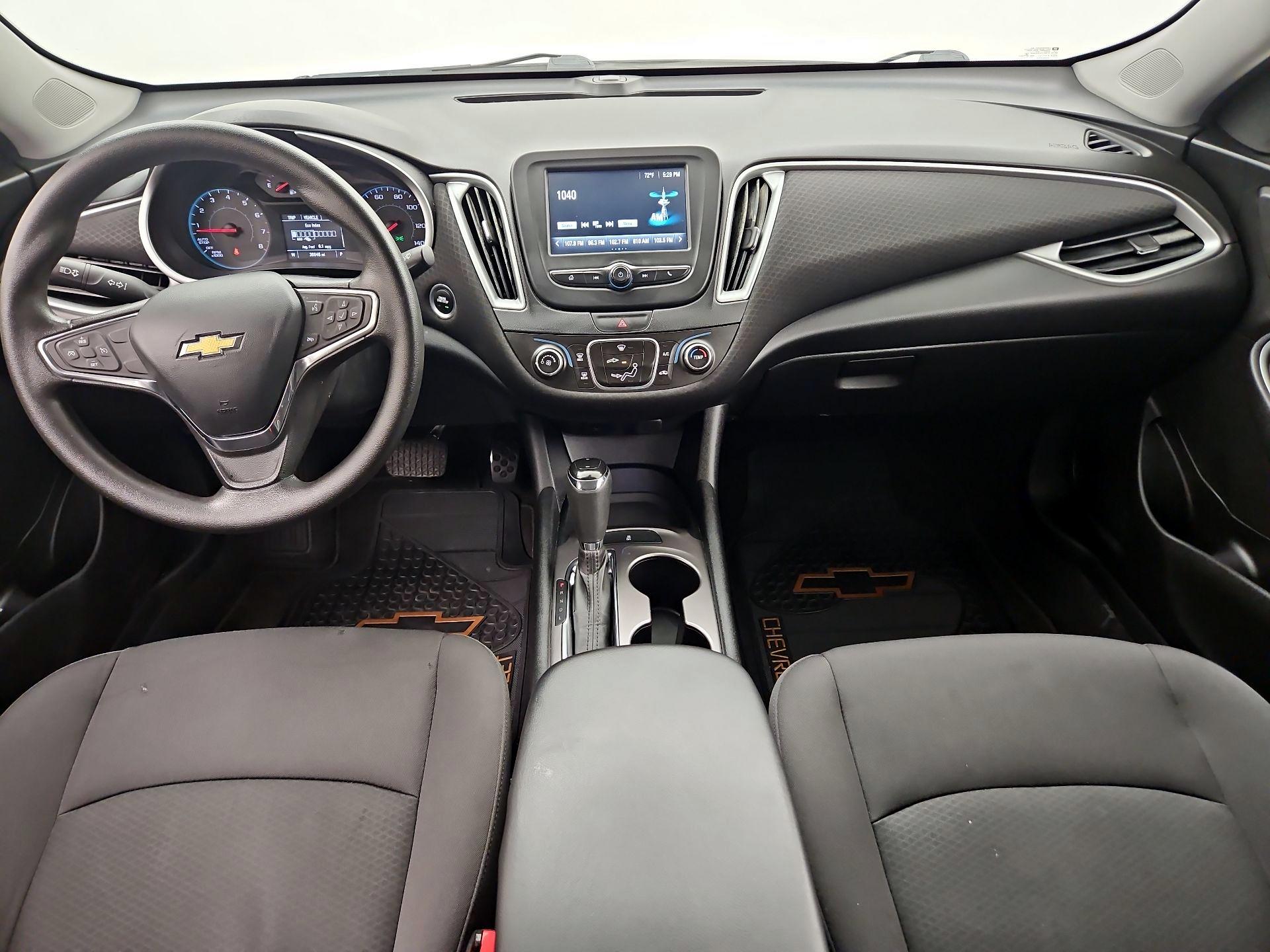 Thumbnail: 2017 Chevrolet Malibu - 9