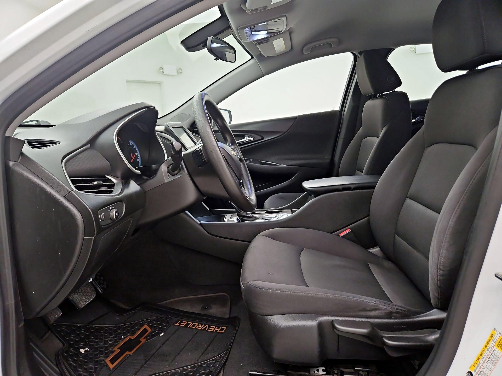 Thumbnail: 2017 Chevrolet Malibu - 11