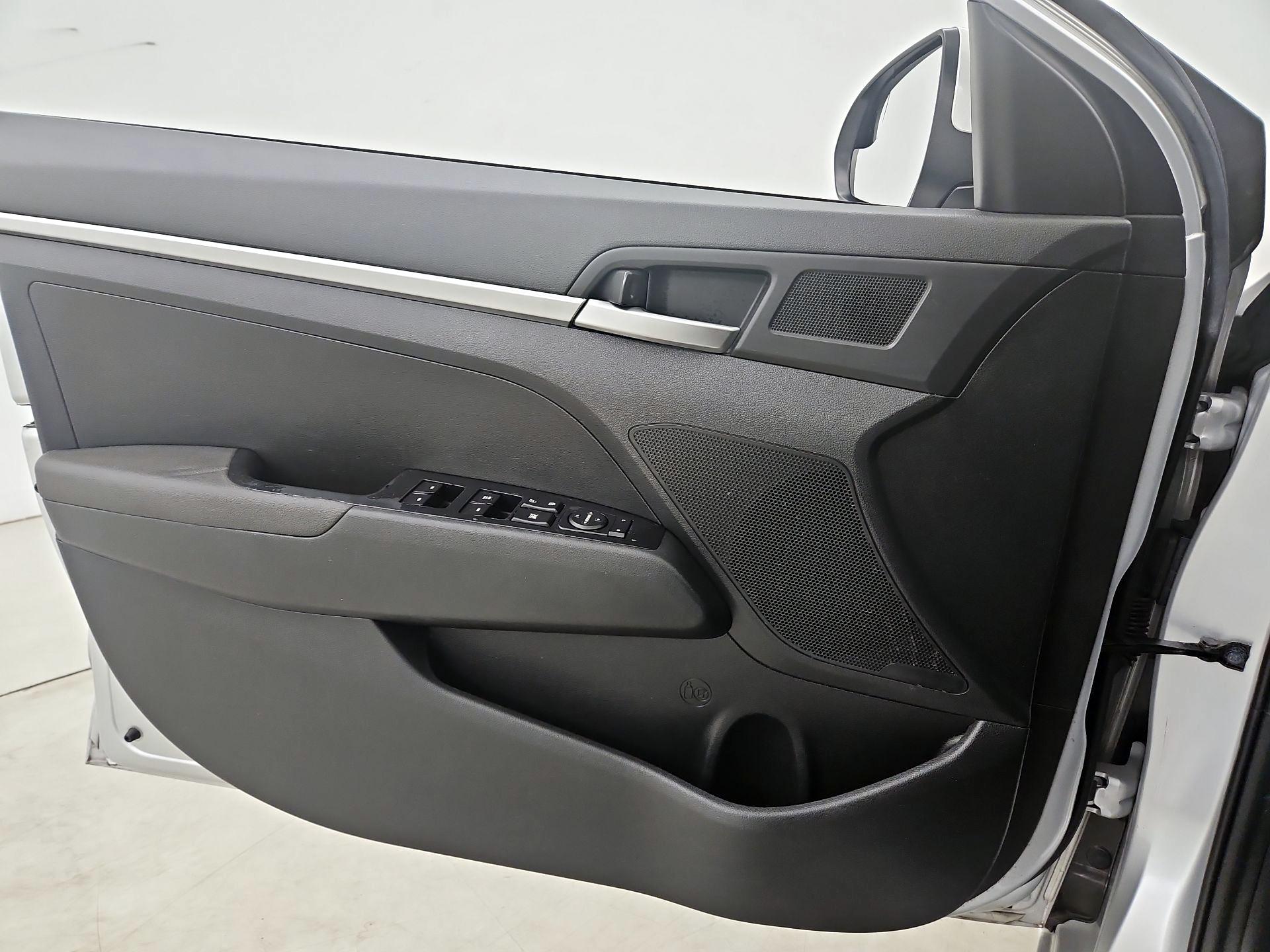 Thumbnail: 2019 Hyundai Elantra - 12