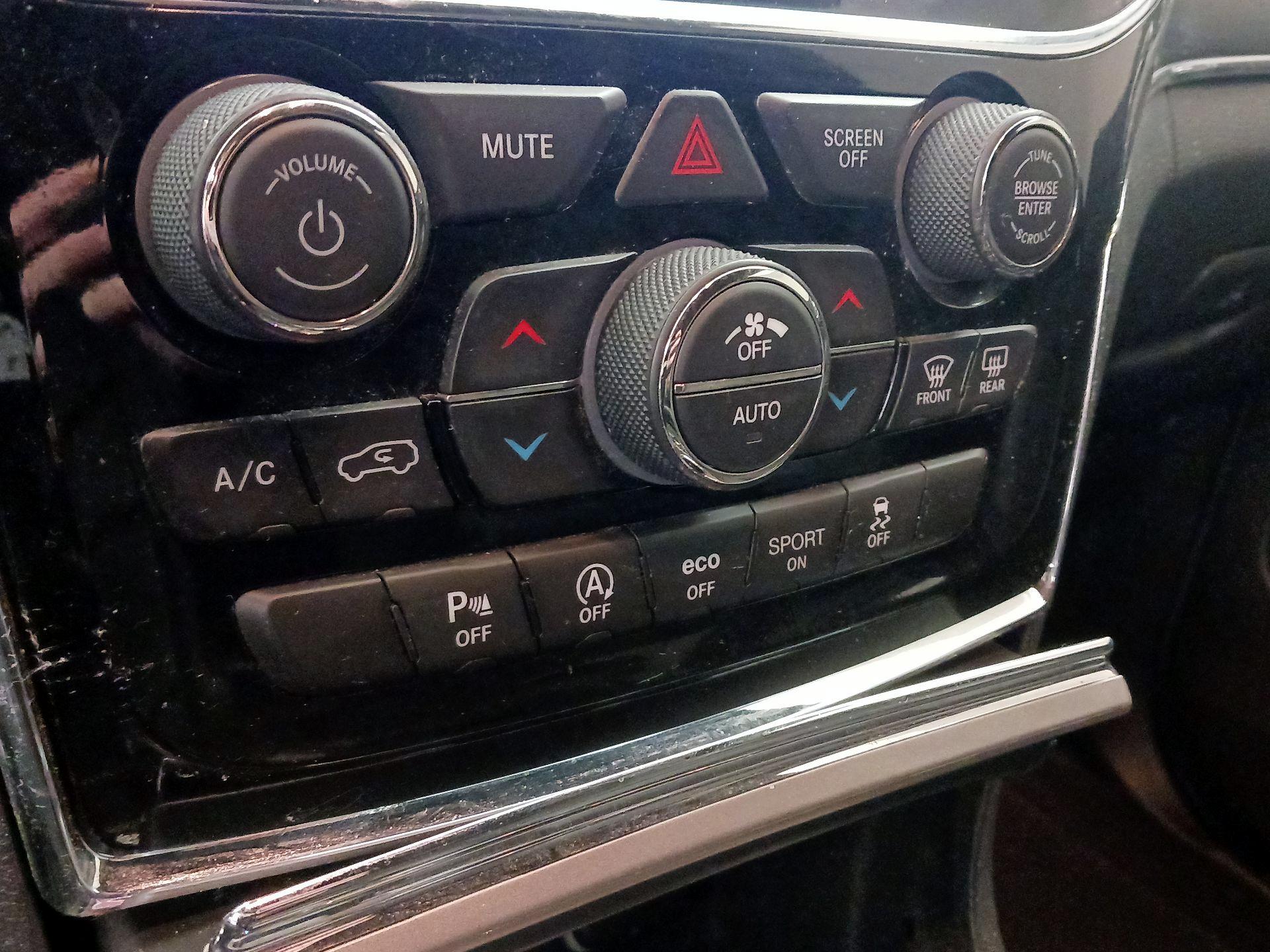 Thumbnail: 2020 Jeep Grand Cherokee - 17