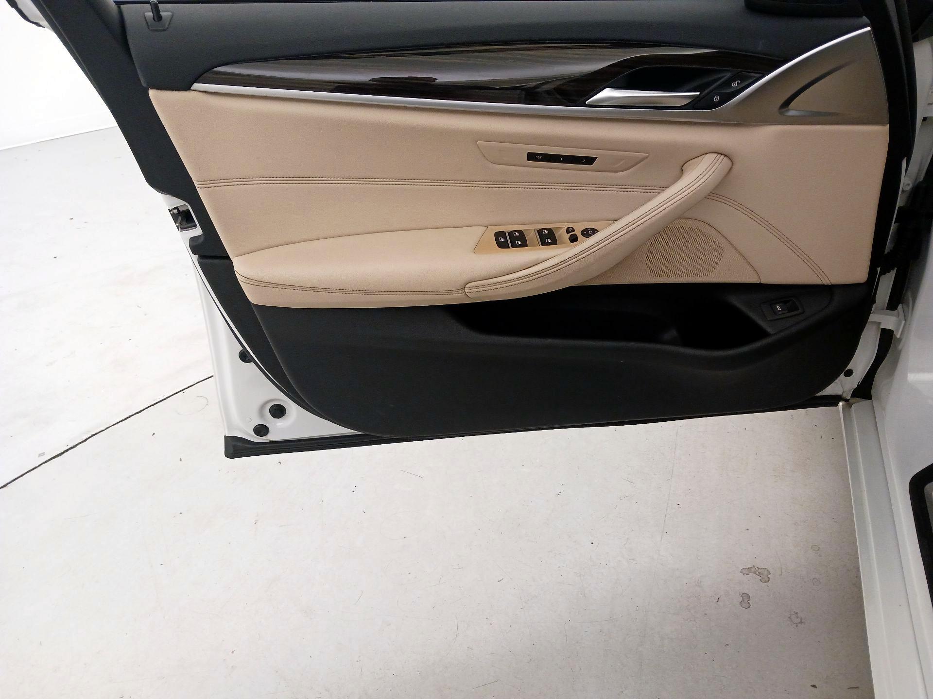 Thumbnail: 2021 BMW 5 Series - 12