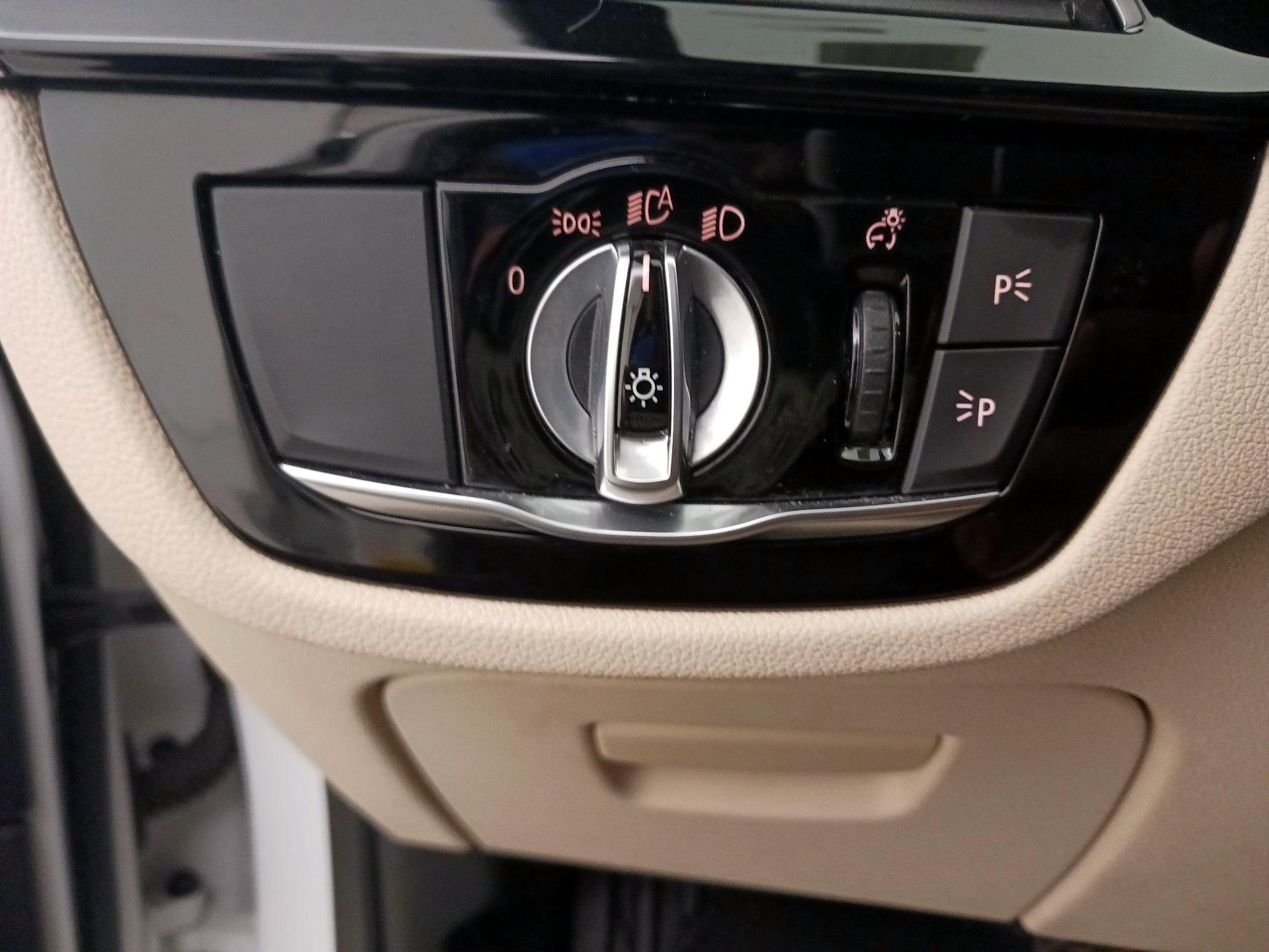 Thumbnail: 2021 BMW 5 Series - 13