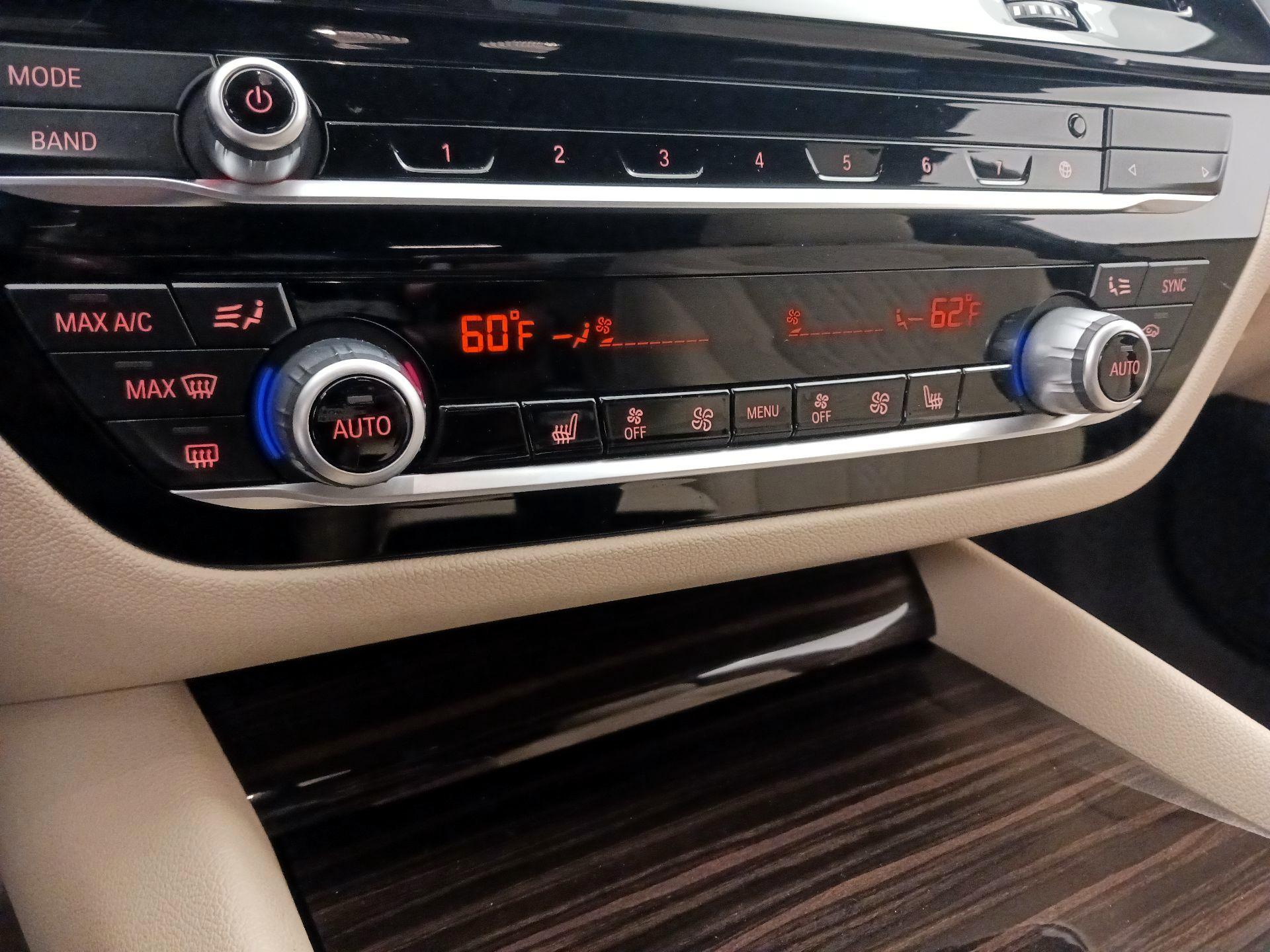 Thumbnail: 2021 BMW 5 Series - 17