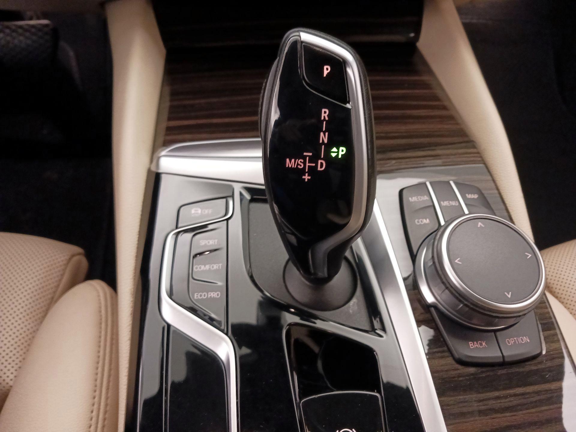 Thumbnail: 2021 BMW 5 Series - 18