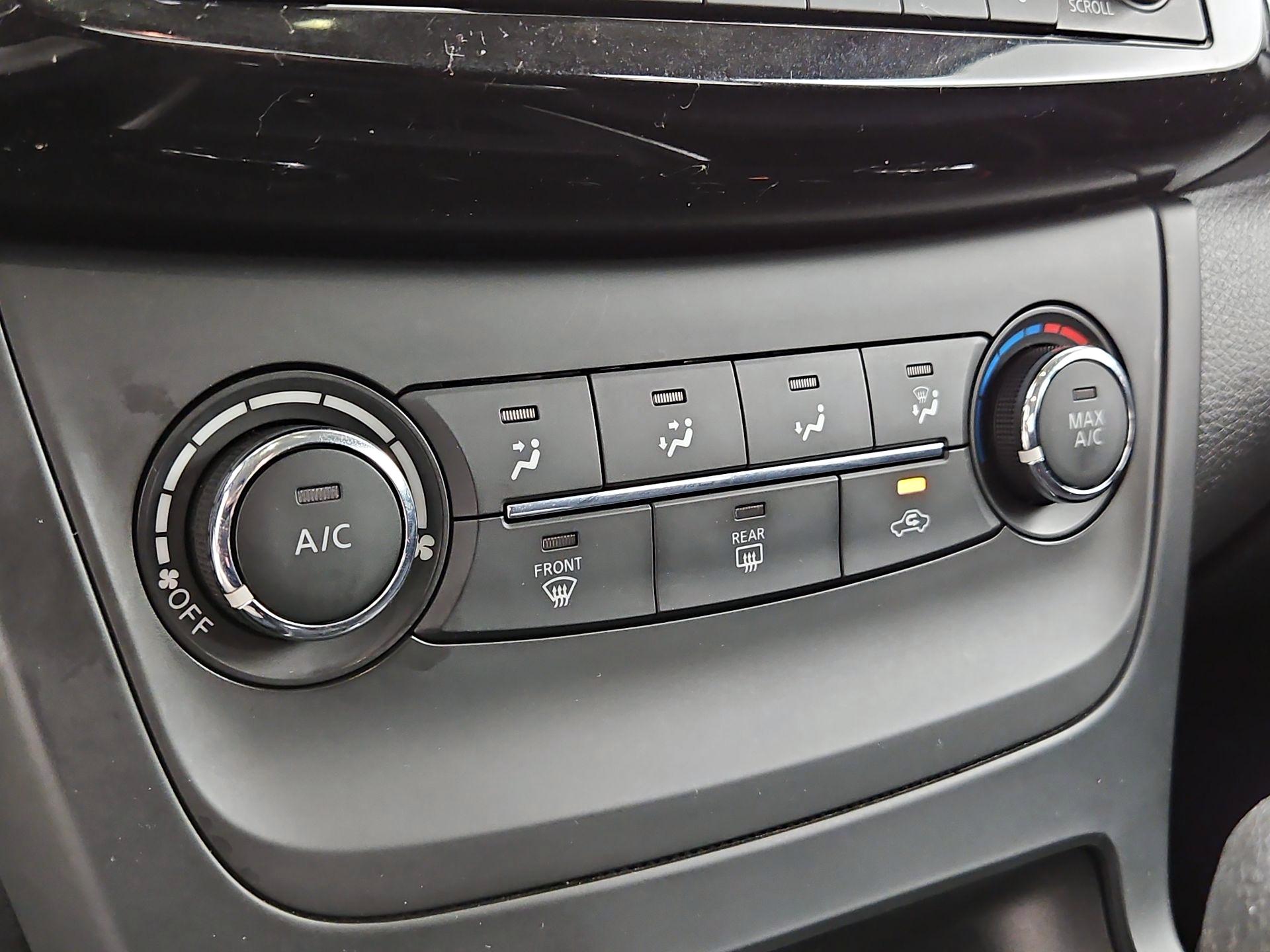 Thumbnail: 2017 Nissan Sentra - 16