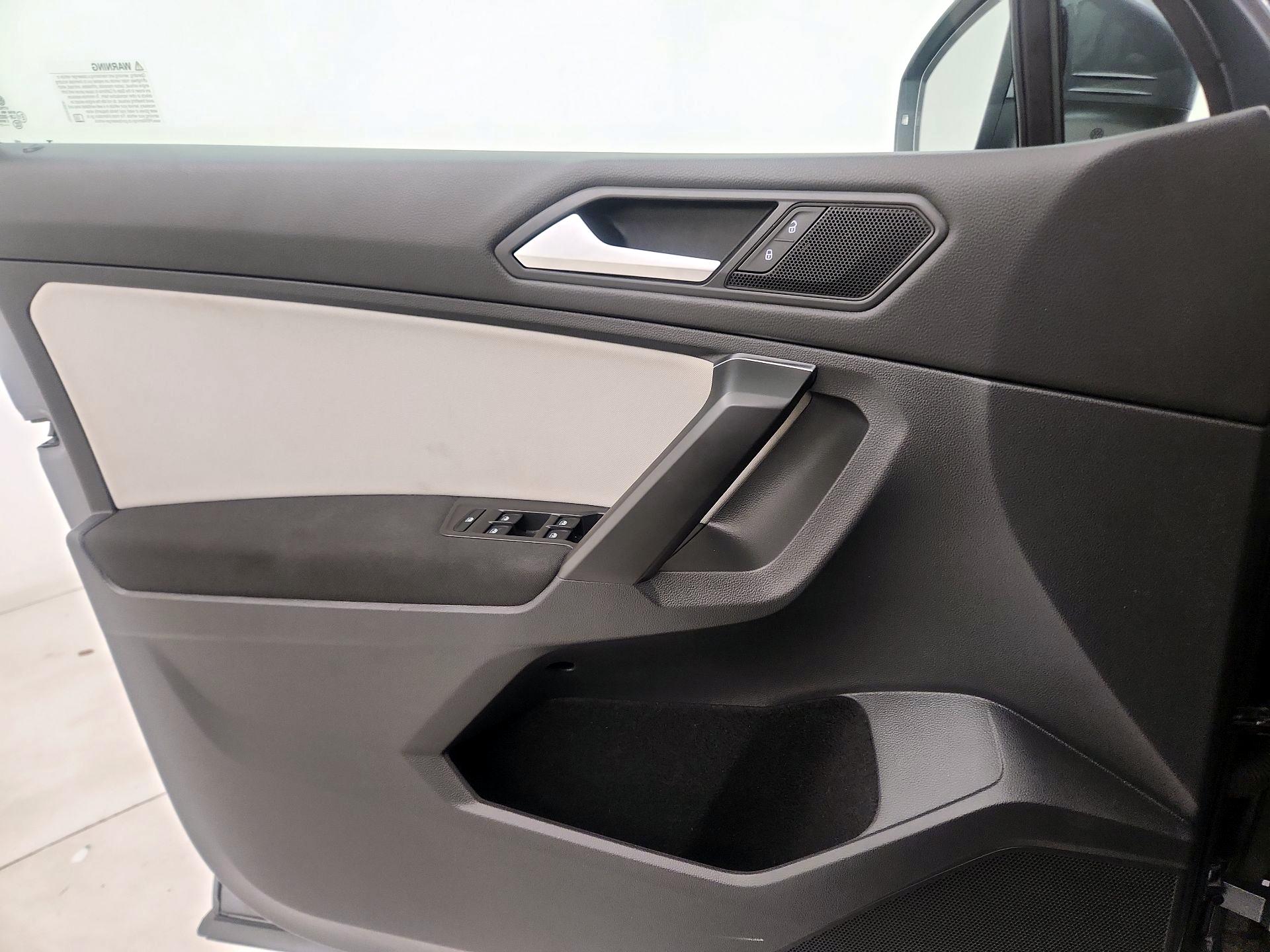 Thumbnail: 2021 Volkswagen Tiguan - 12