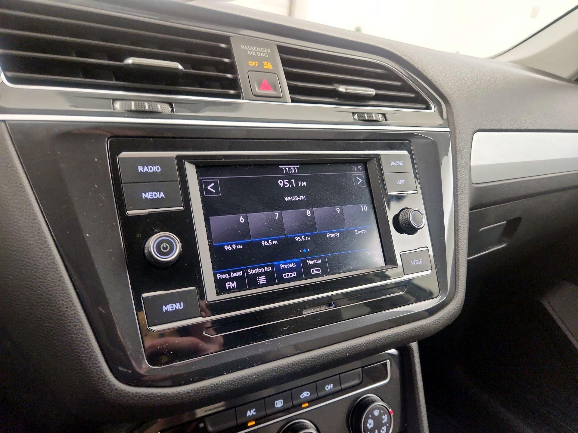 Thumbnail: 2021 Volkswagen Tiguan - 15