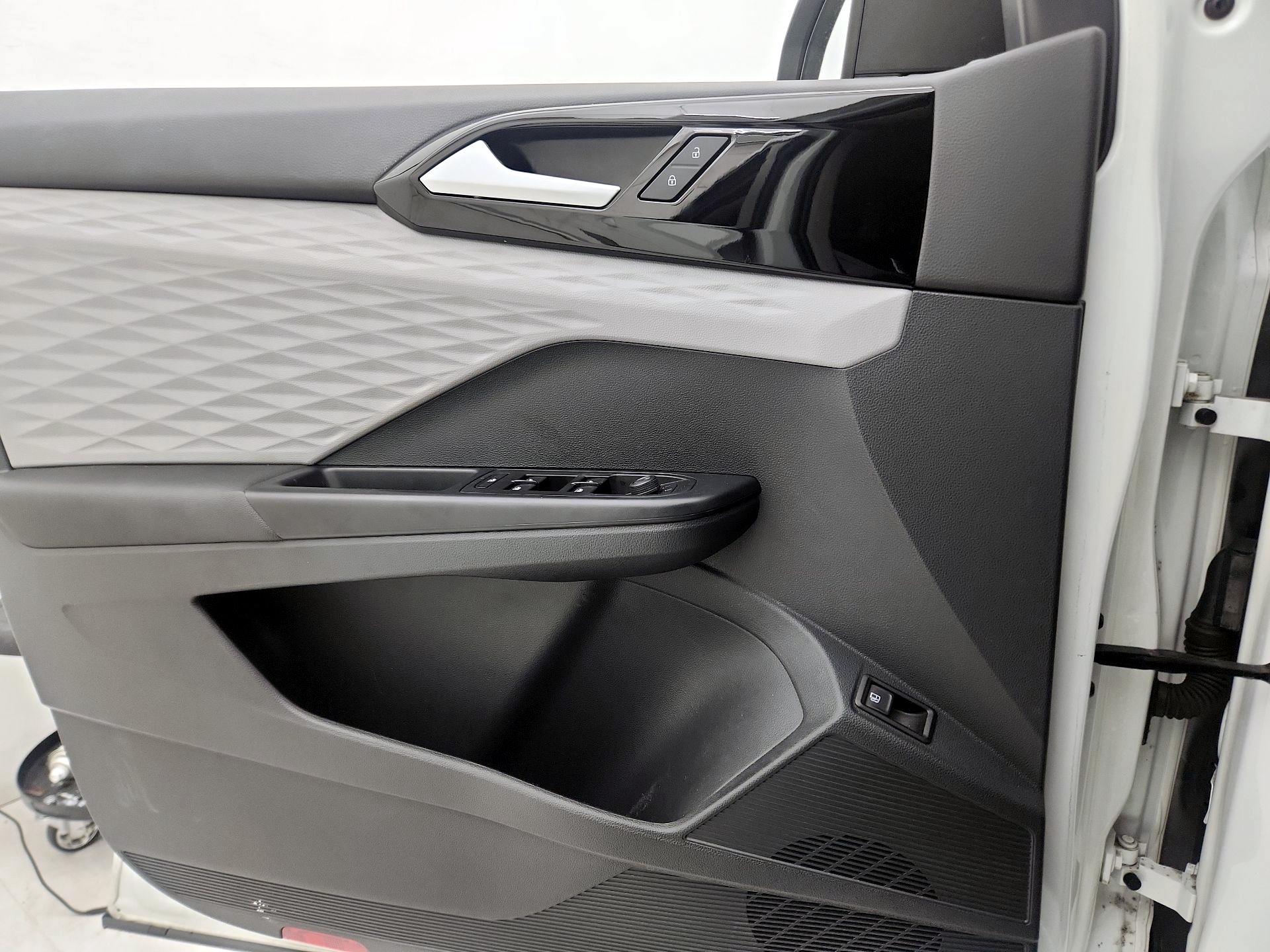 Thumbnail: 2023 Volkswagen Taos - 12