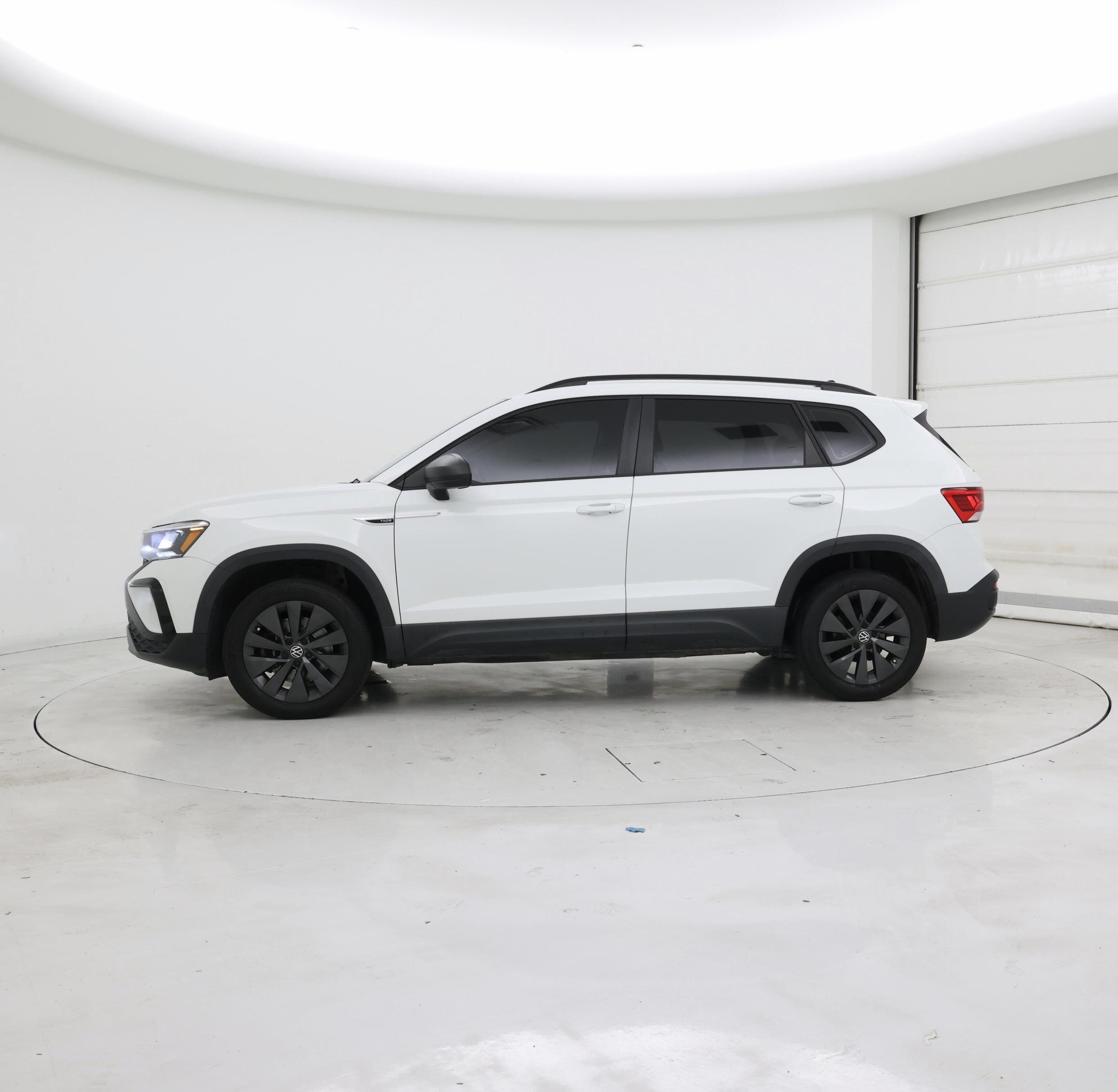 Thumbnail: 2023 Volkswagen Taos - 3