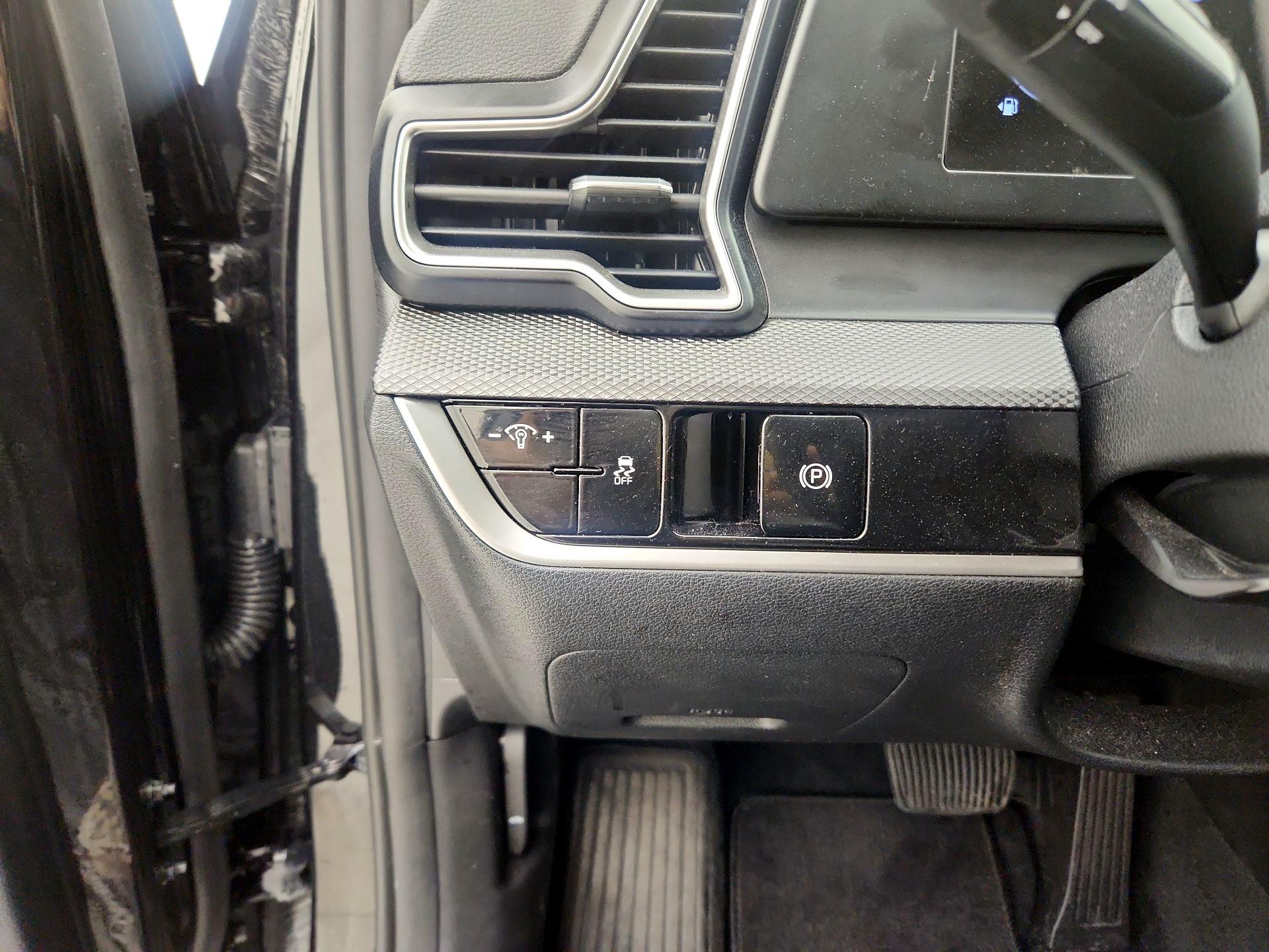 Thumbnail: 2023 Kia Sportage - 13