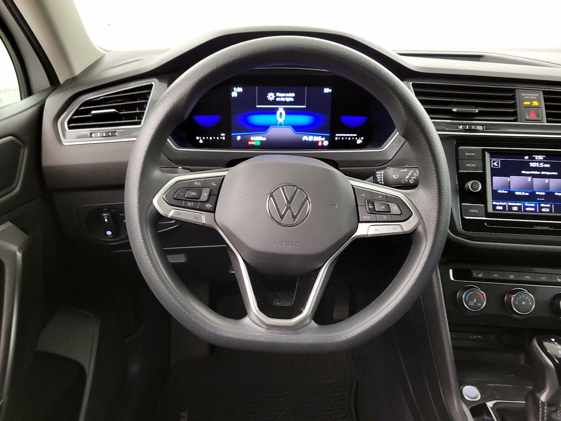 Thumbnail: 2022 Volkswagen Tiguan - 10