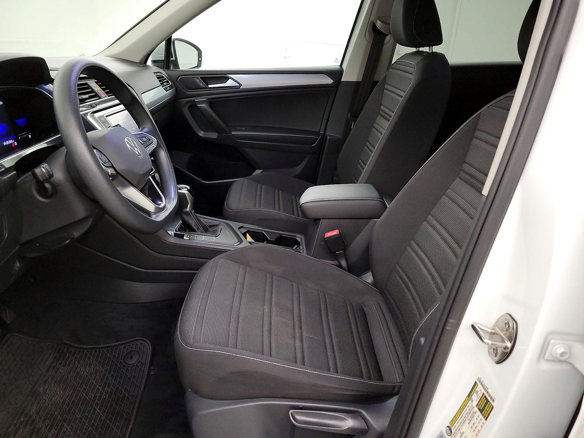 Thumbnail: 2022 Volkswagen Tiguan - 11