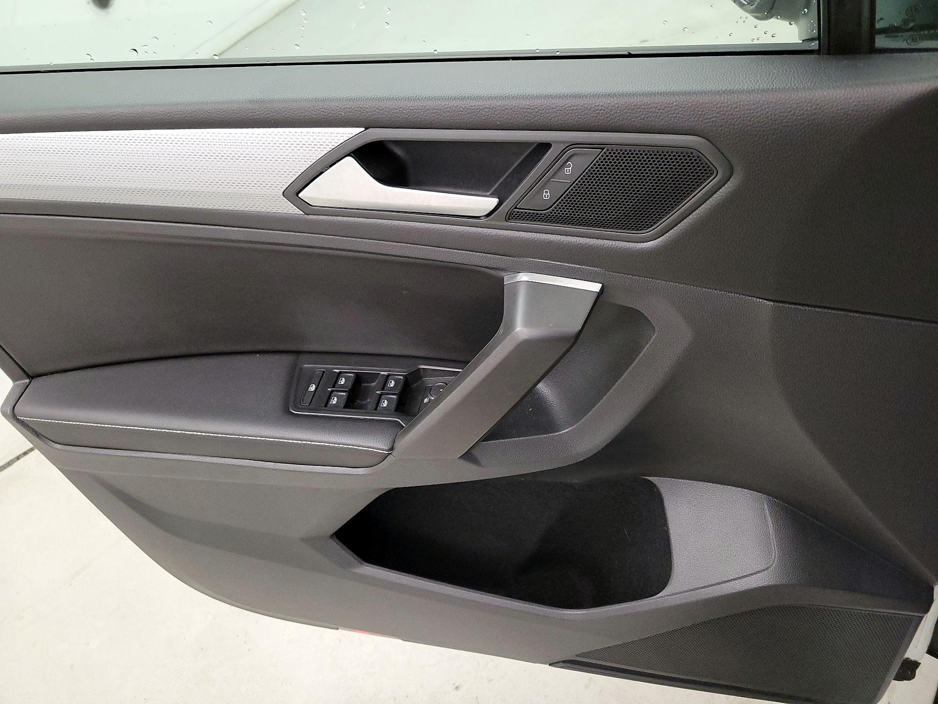 Thumbnail: 2022 Volkswagen Tiguan - 12