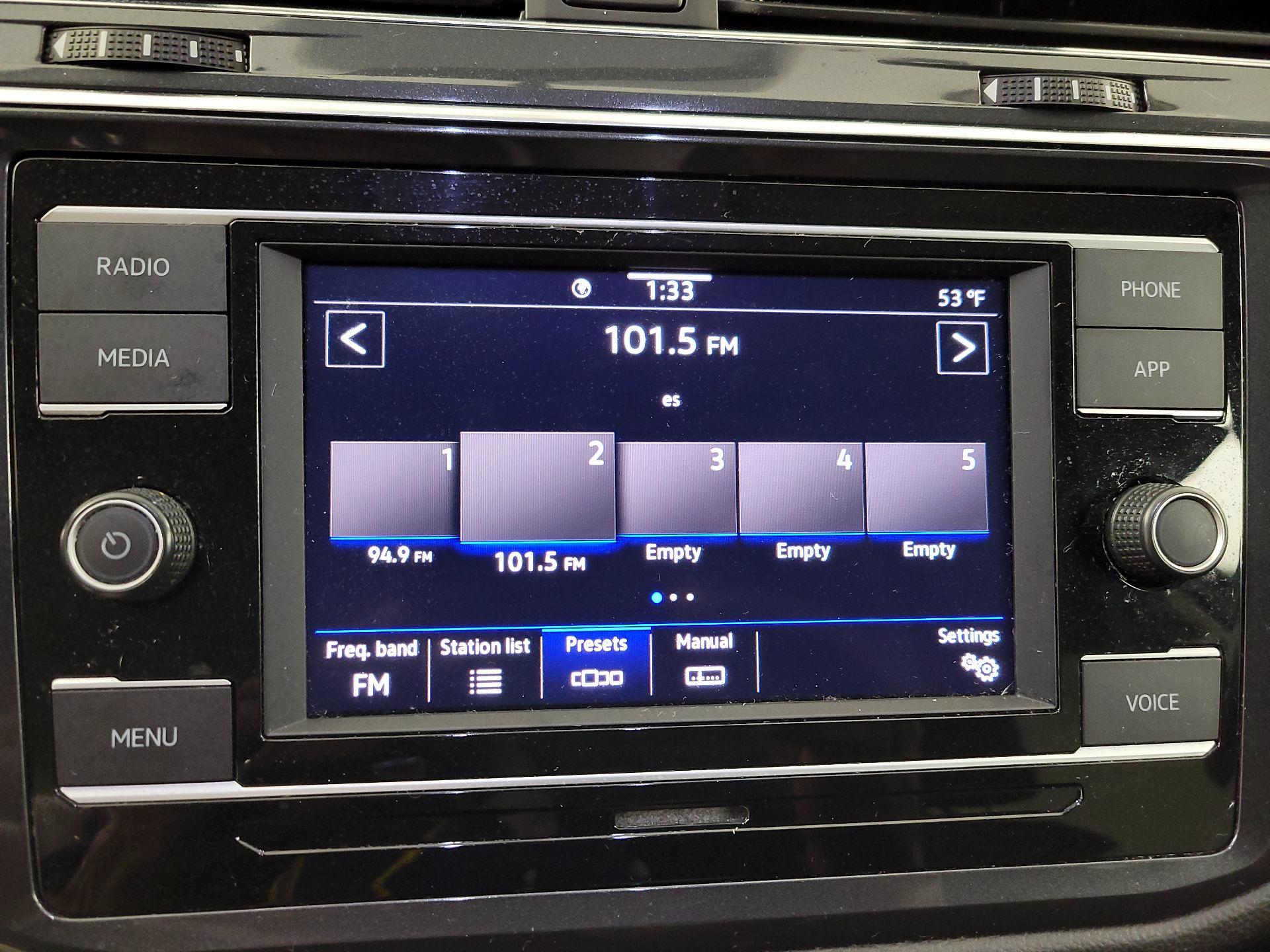 Thumbnail: 2022 Volkswagen Tiguan - 15