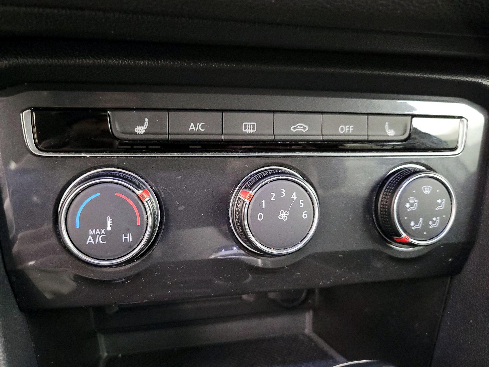 Thumbnail: 2022 Volkswagen Tiguan - 16