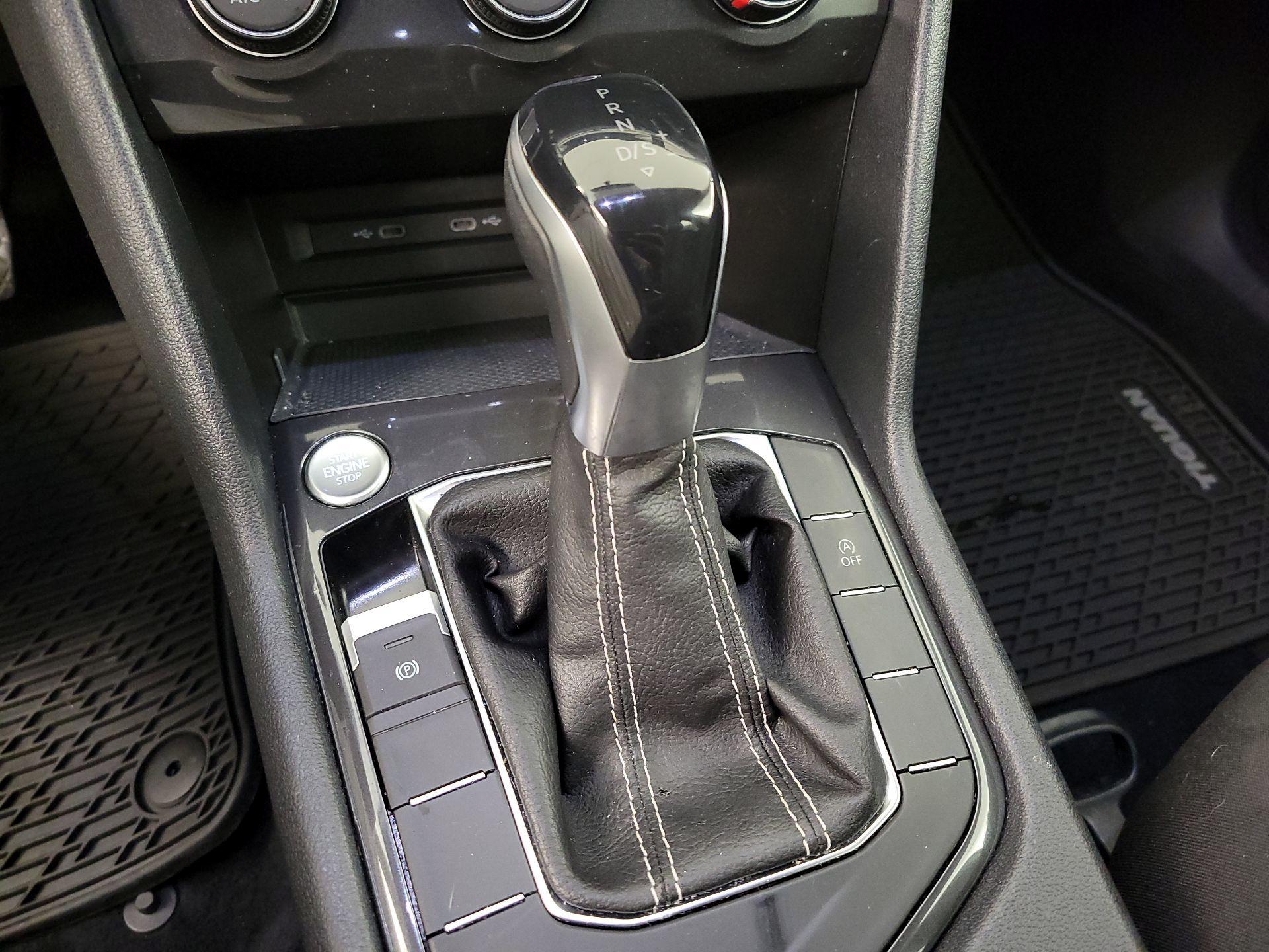 Thumbnail: 2022 Volkswagen Tiguan - 17