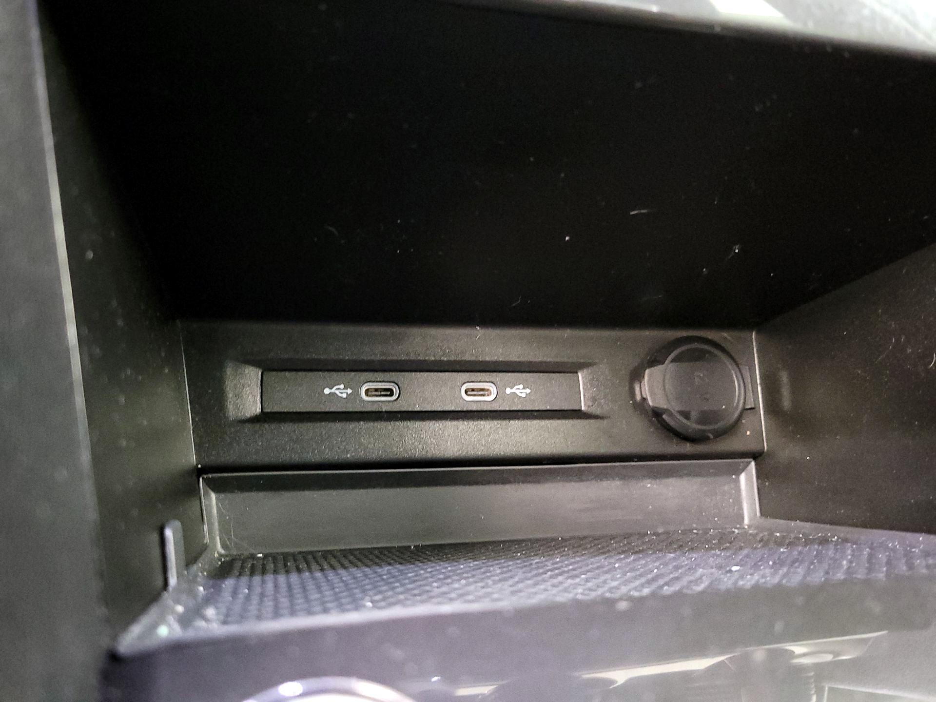 Thumbnail: 2022 Volkswagen Tiguan - 18