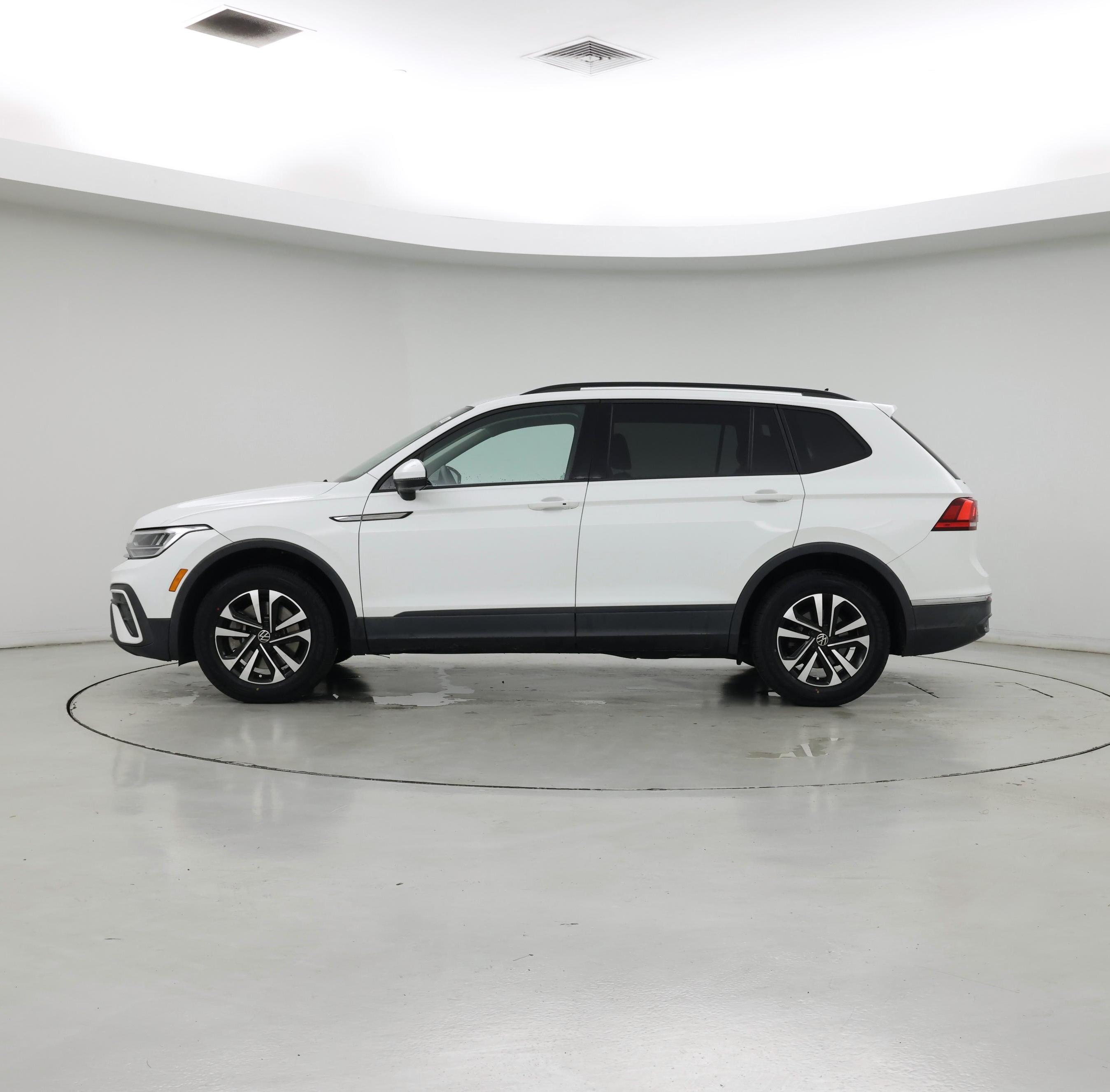 Thumbnail: 2022 Volkswagen Tiguan - 3