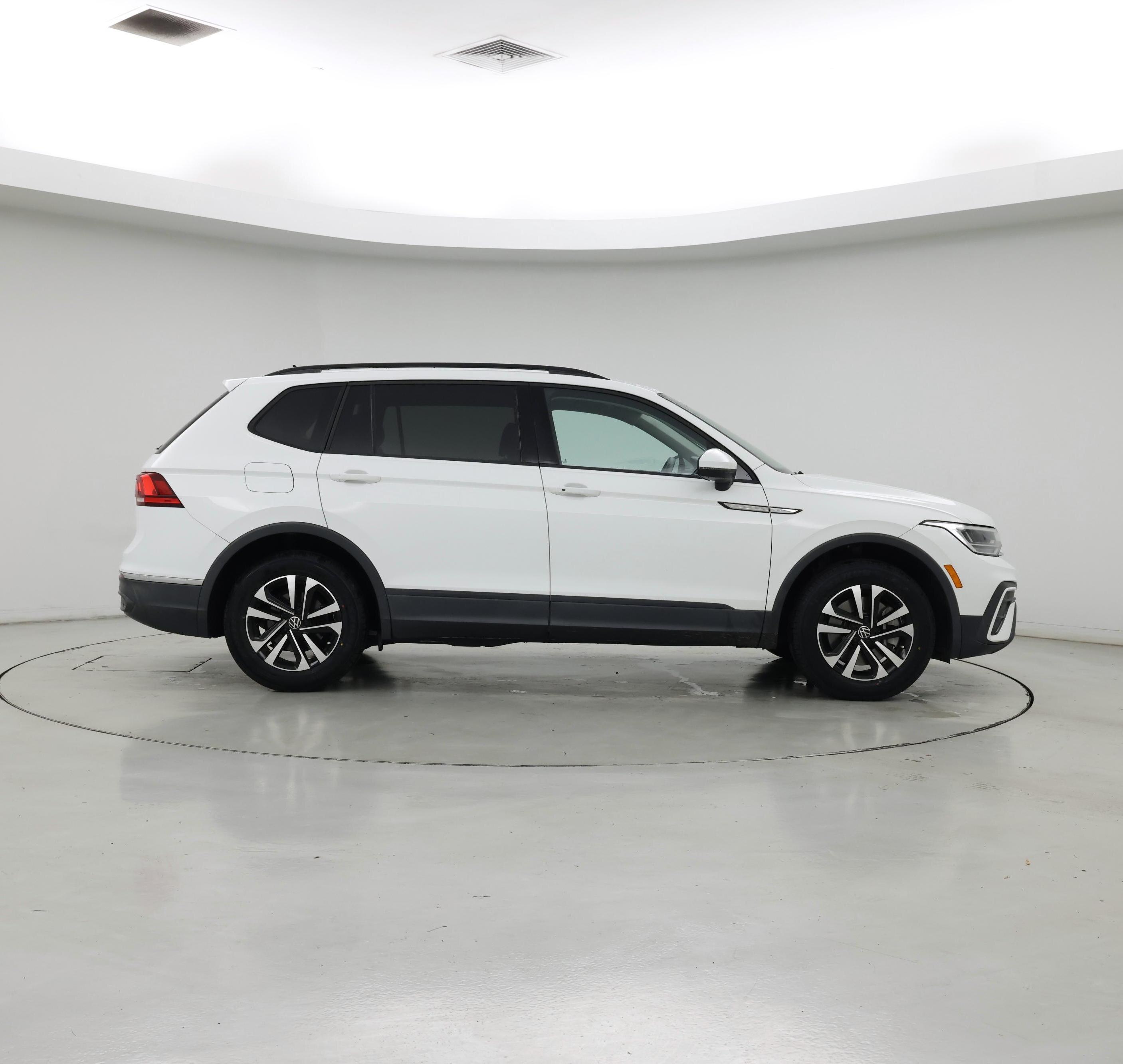 Thumbnail: 2022 Volkswagen Tiguan - 7