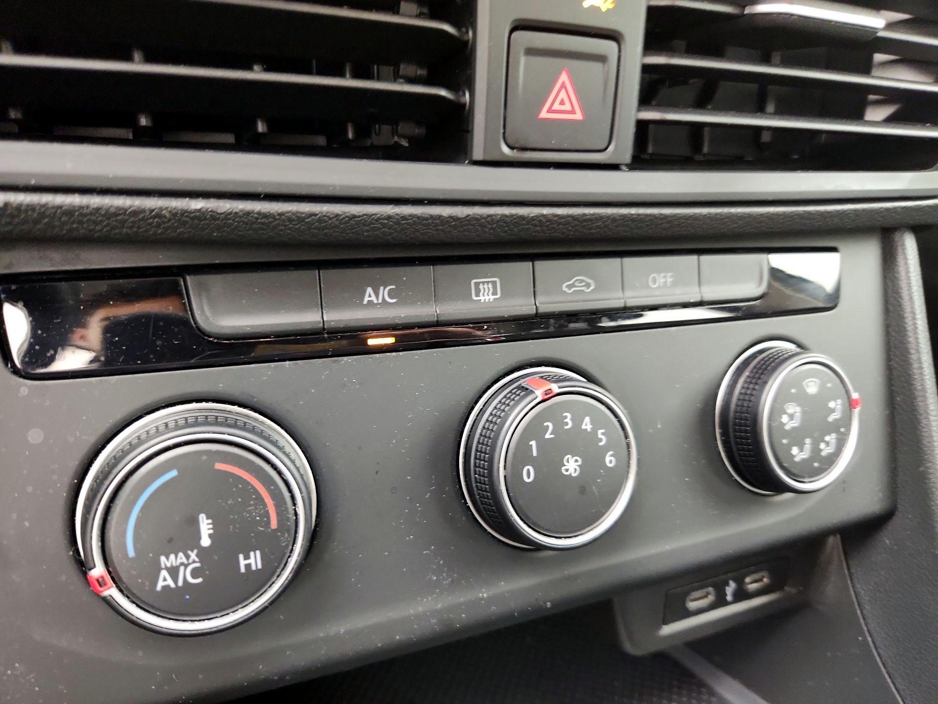 Thumbnail: 2020 Volkswagen Jetta - 16