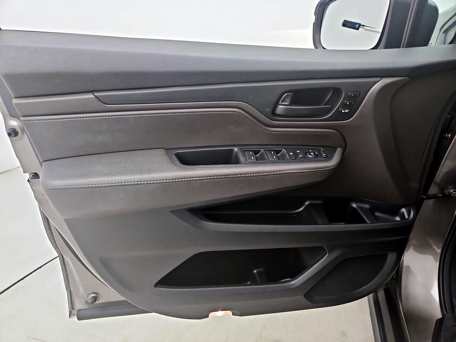 Thumbnail: 2018 Honda Odyssey - 12