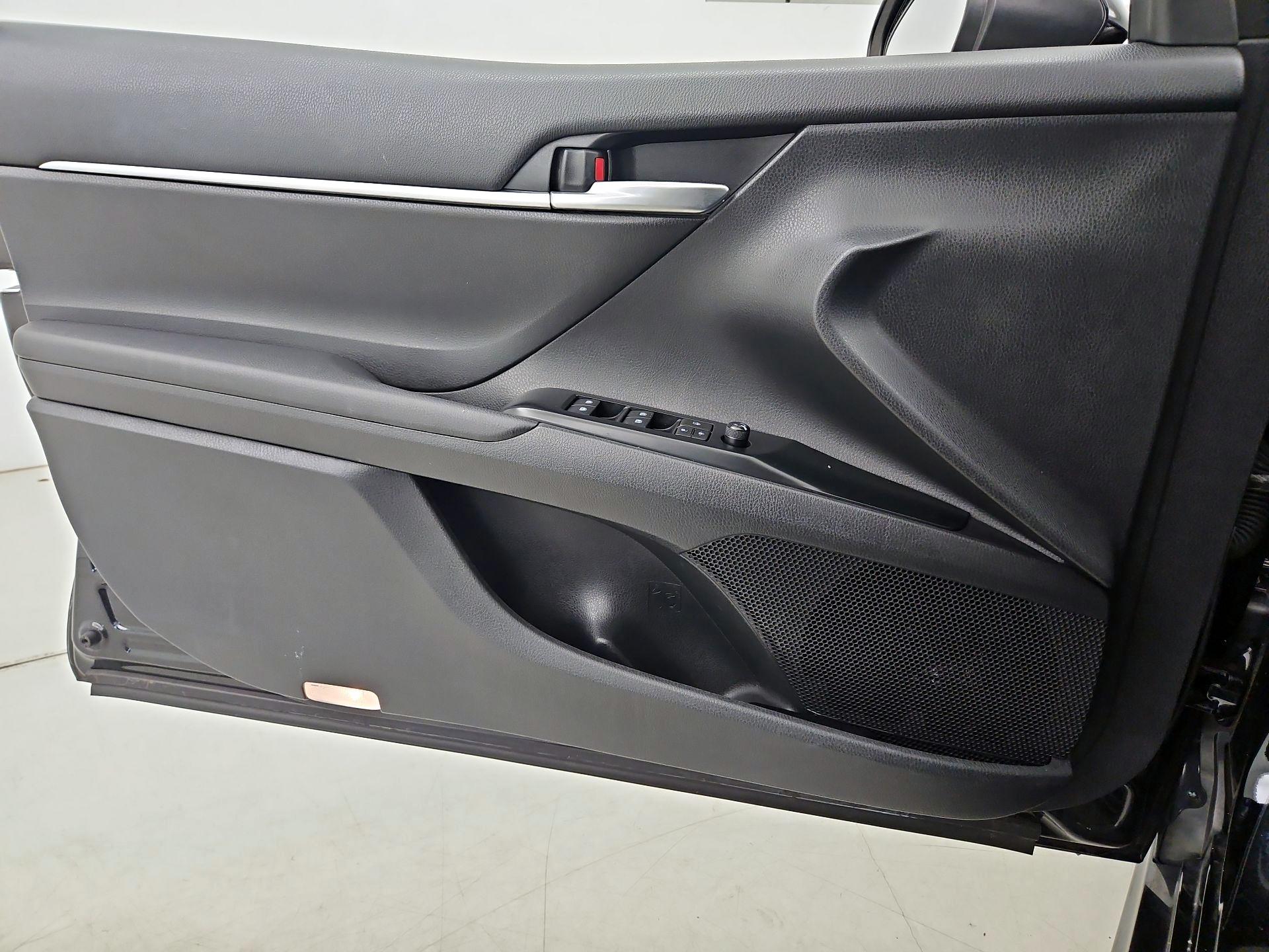 Thumbnail: 2019 Toyota Camry - 12