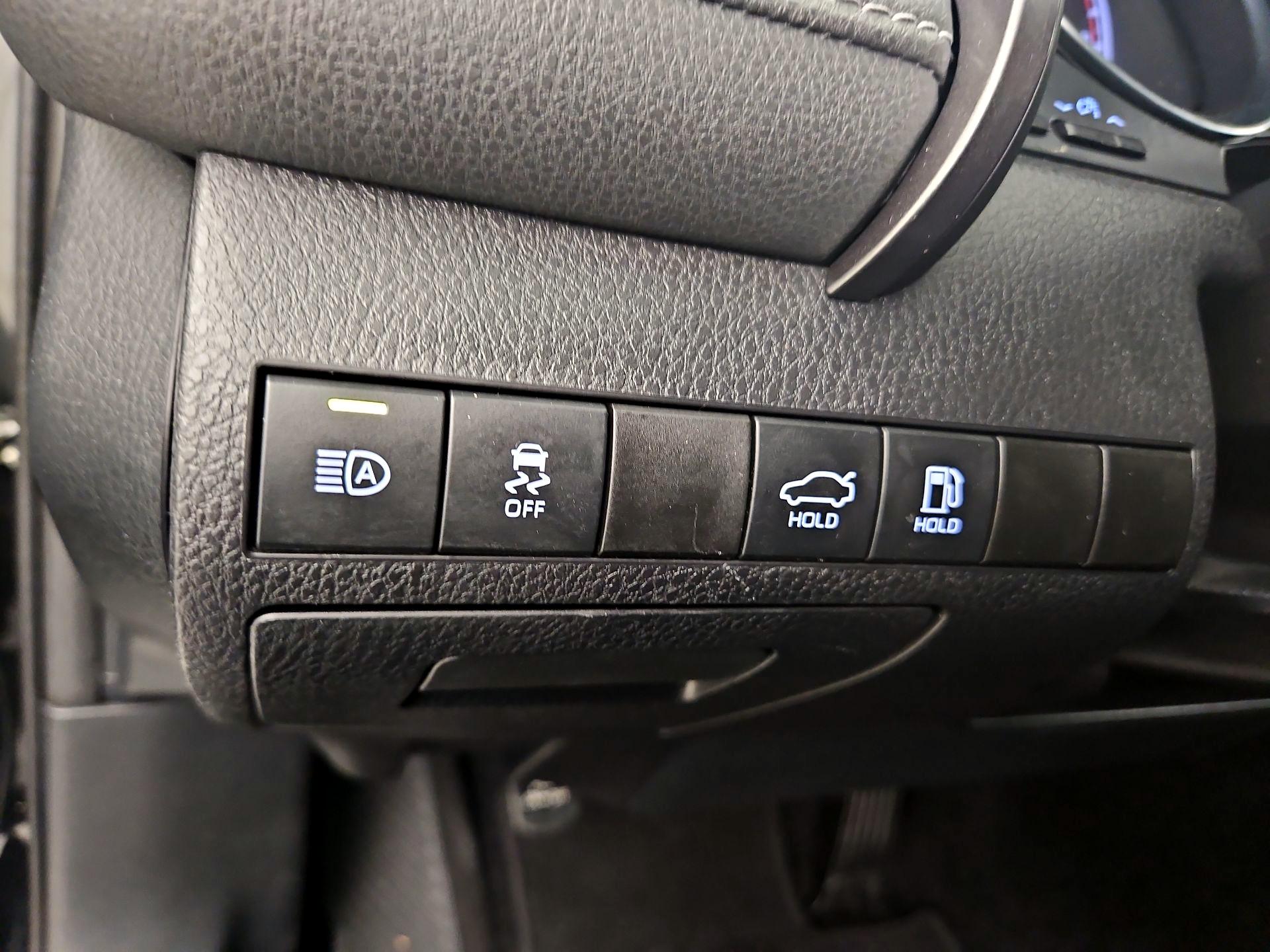 Thumbnail: 2019 Toyota Camry - 13