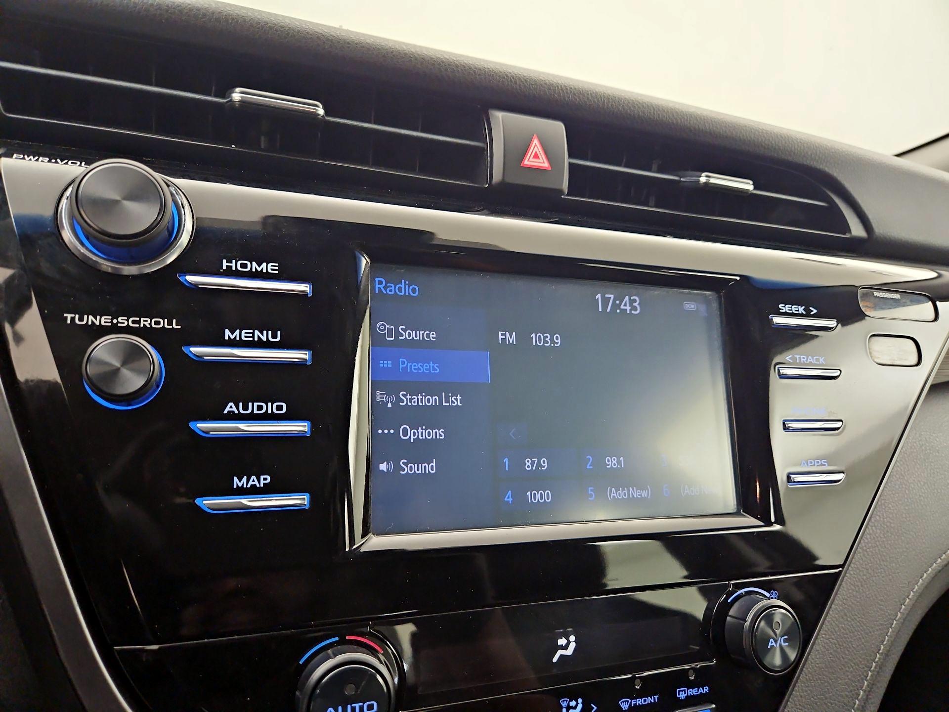 Thumbnail: 2019 Toyota Camry - 14
