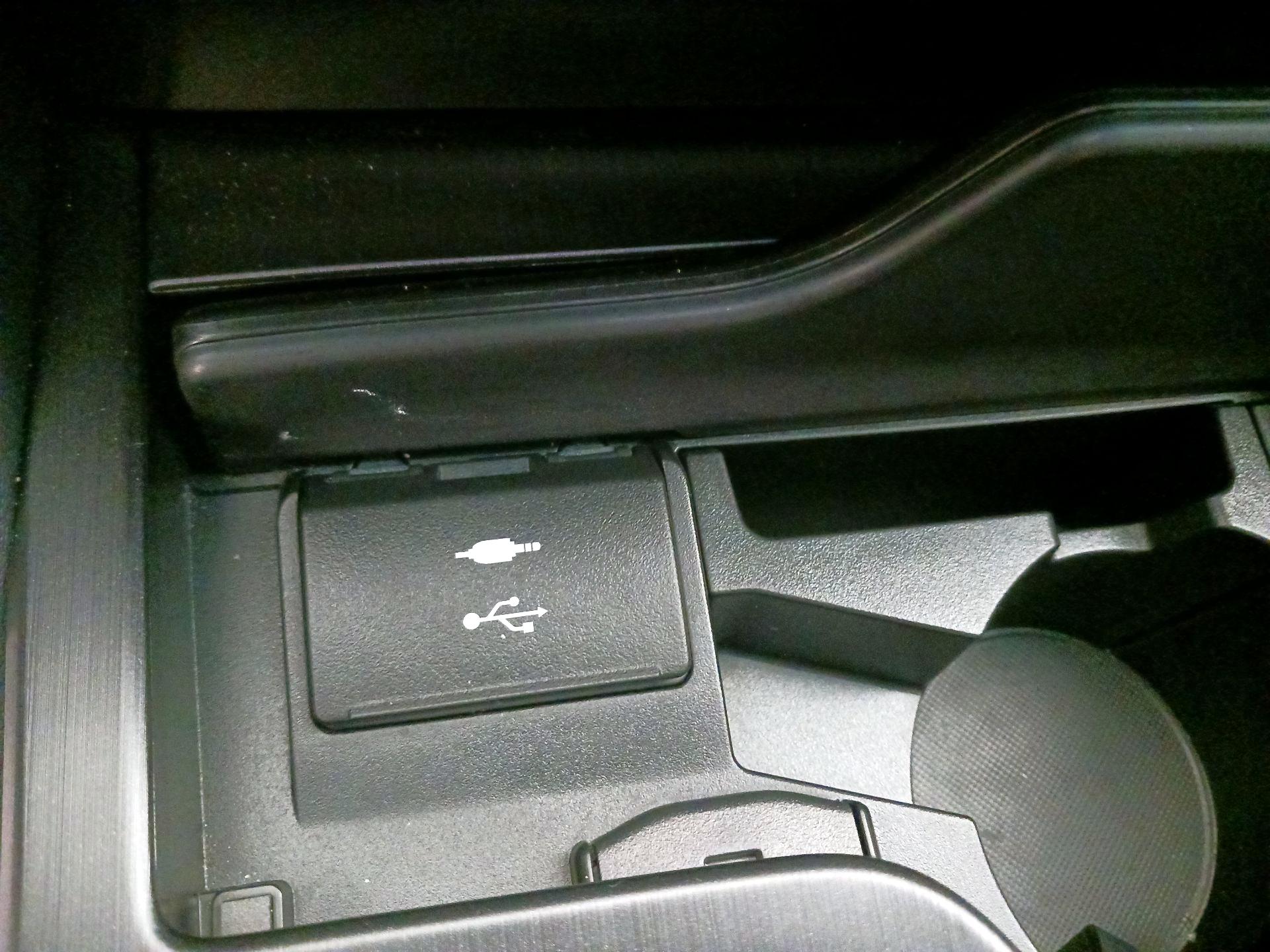 Thumbnail: 2022 Lexus ES - 18