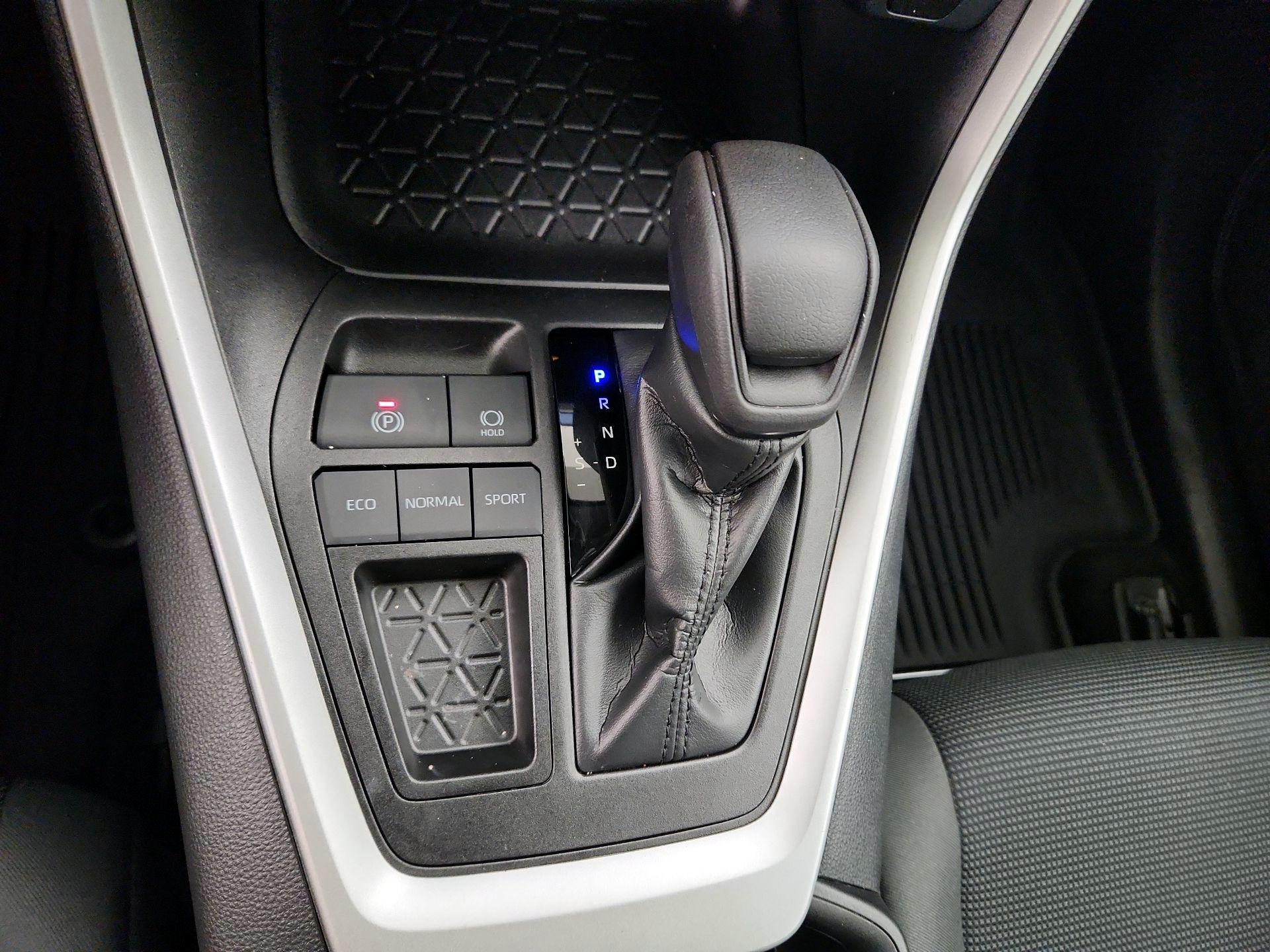 Thumbnail: 2023 Toyota RAV4 - 17