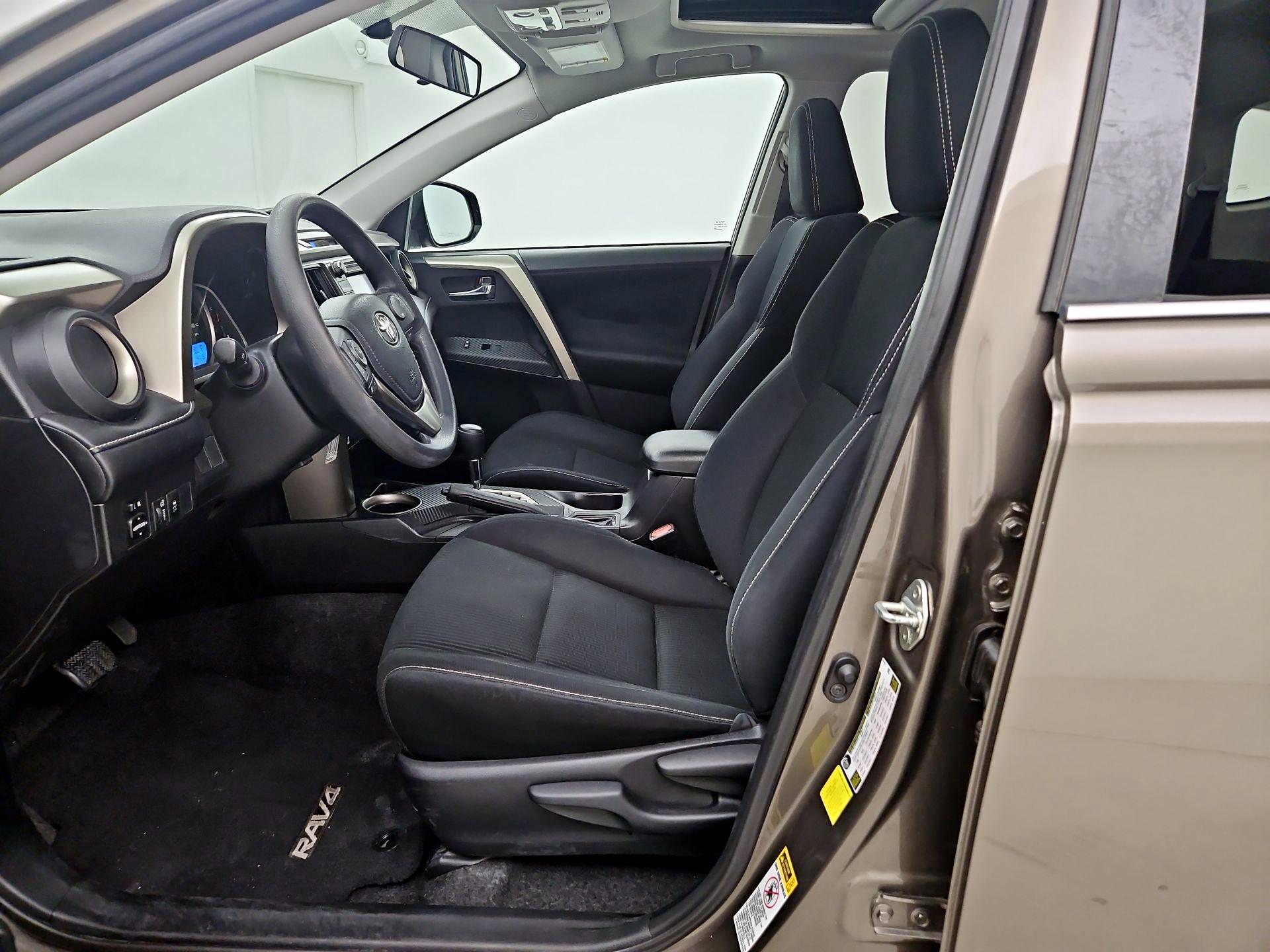 Thumbnail: 2015 Toyota RAV4 - 11