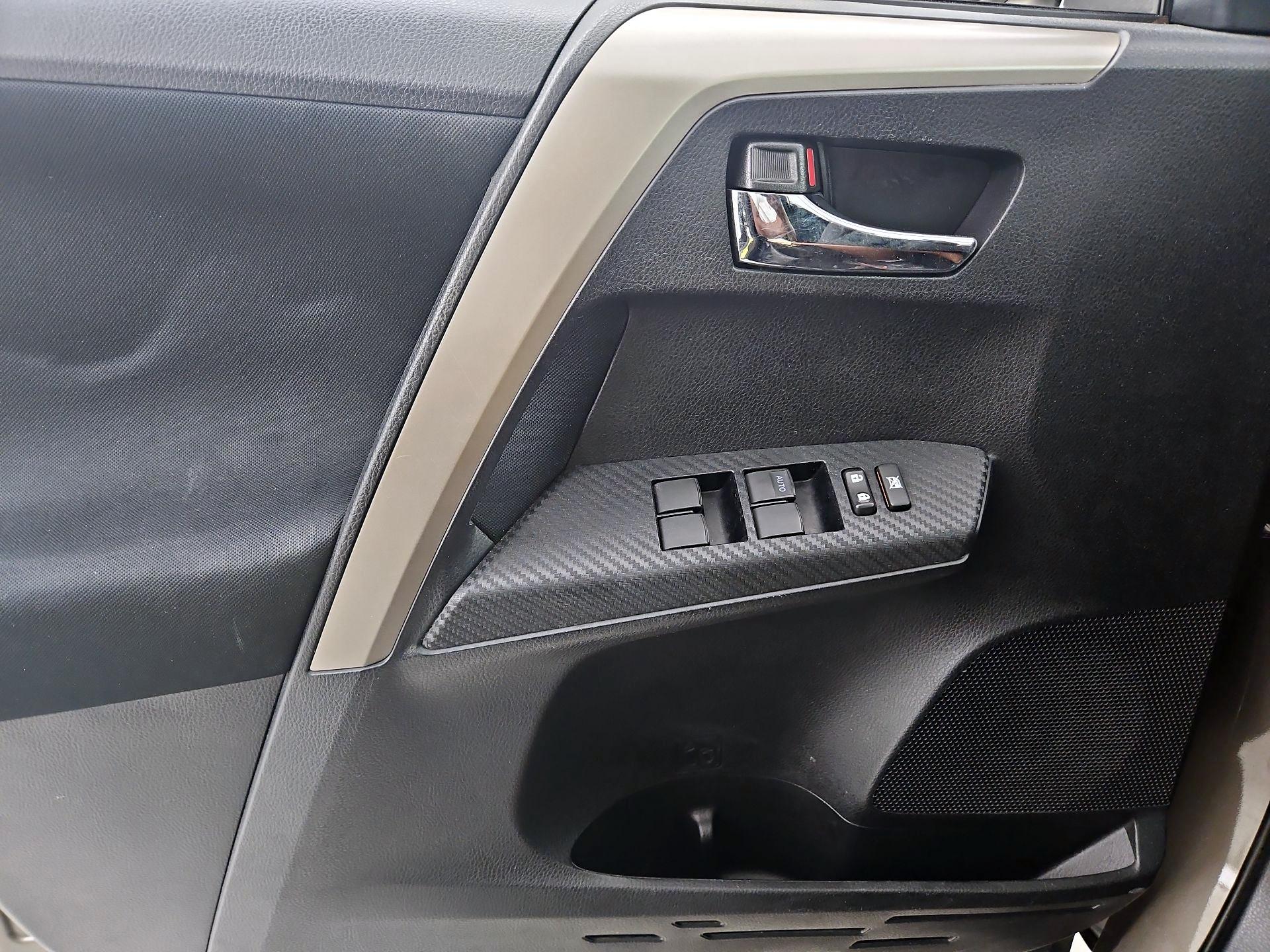 Thumbnail: 2015 Toyota RAV4 - 12