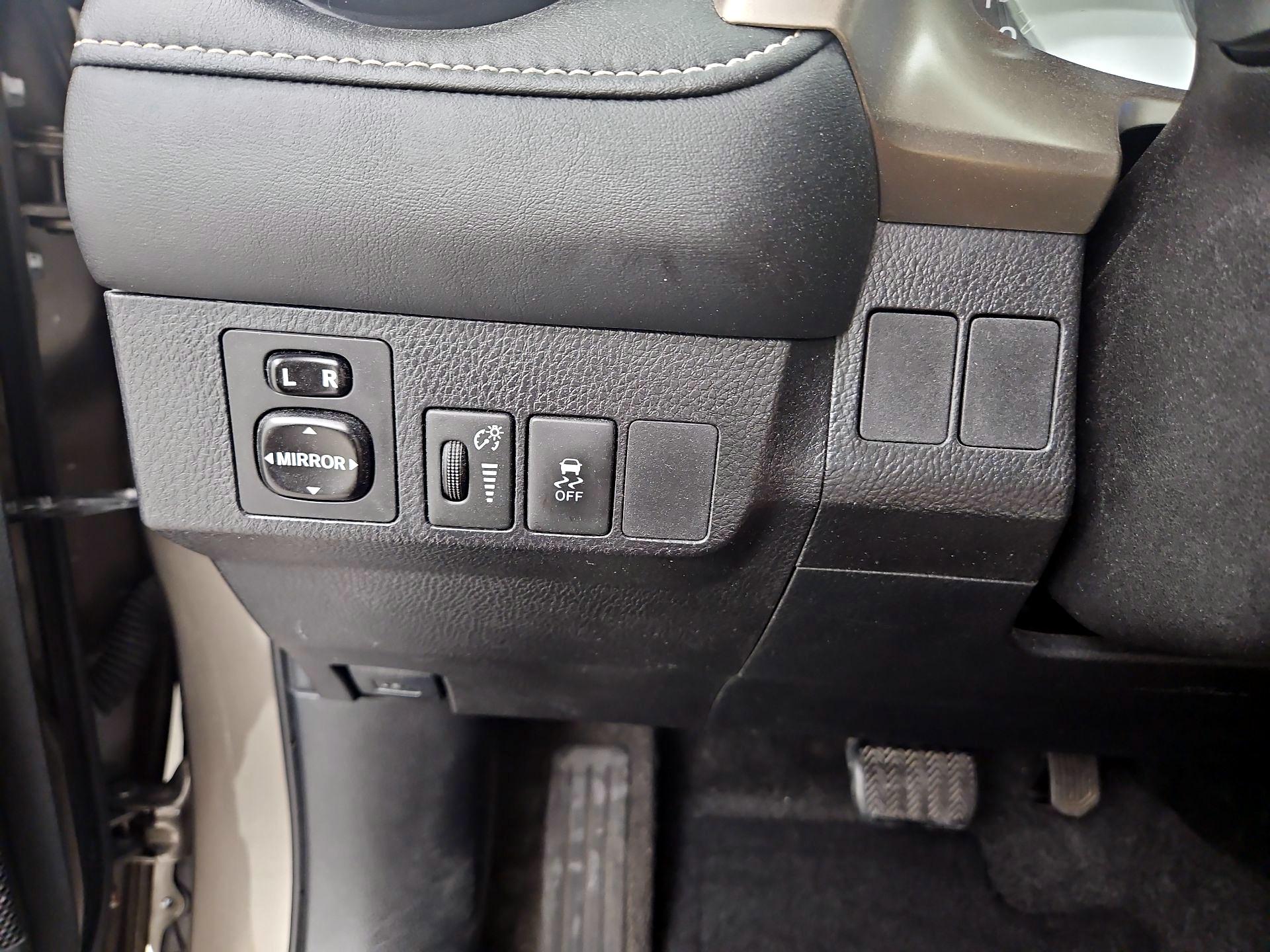 Thumbnail: 2015 Toyota RAV4 - 13