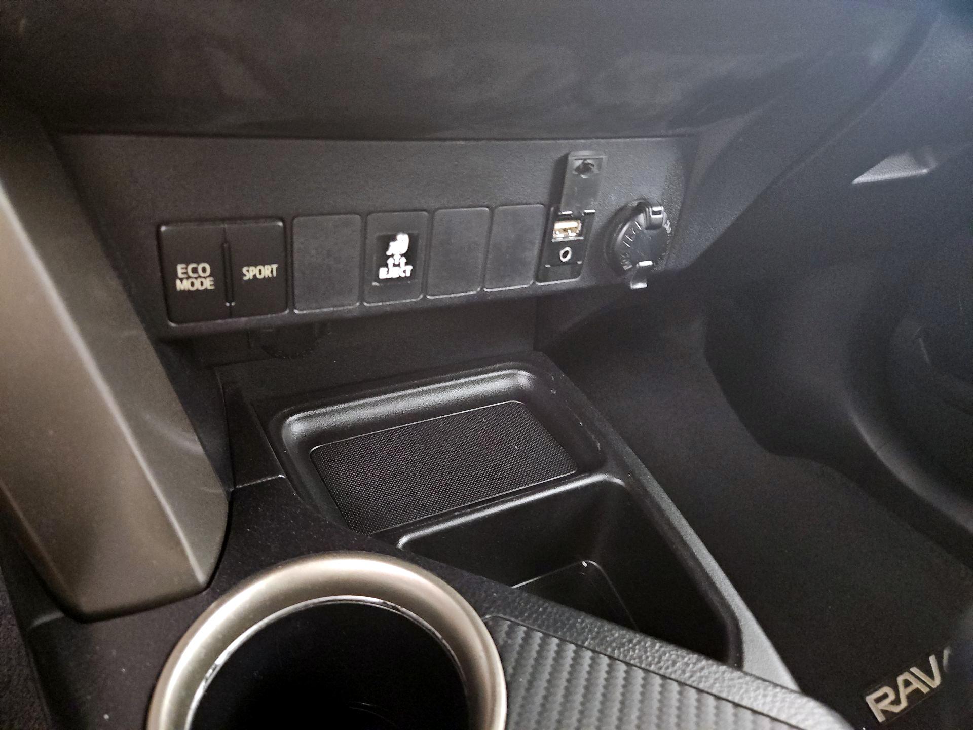 Thumbnail: 2015 Toyota RAV4 - 18